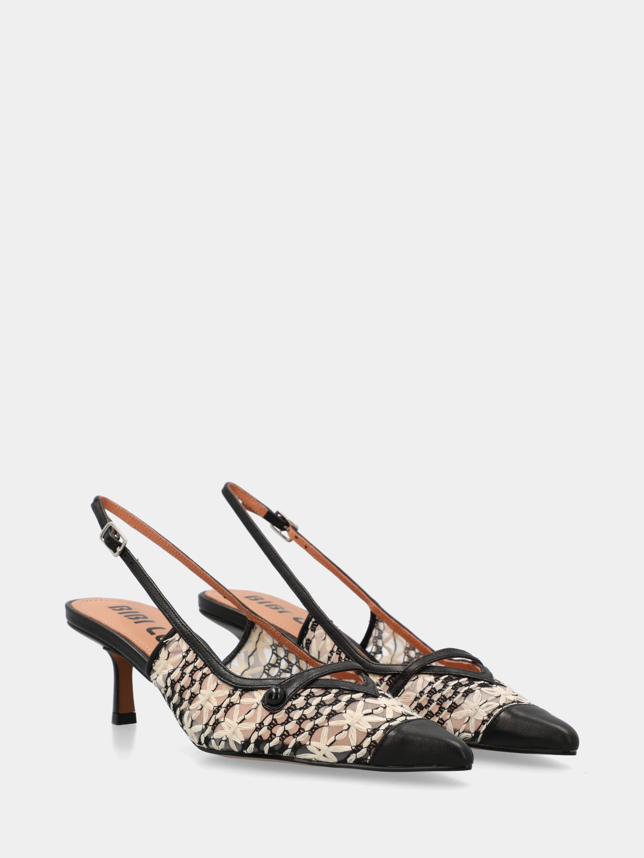 Slingback in vitello nero con dettagli in raffia