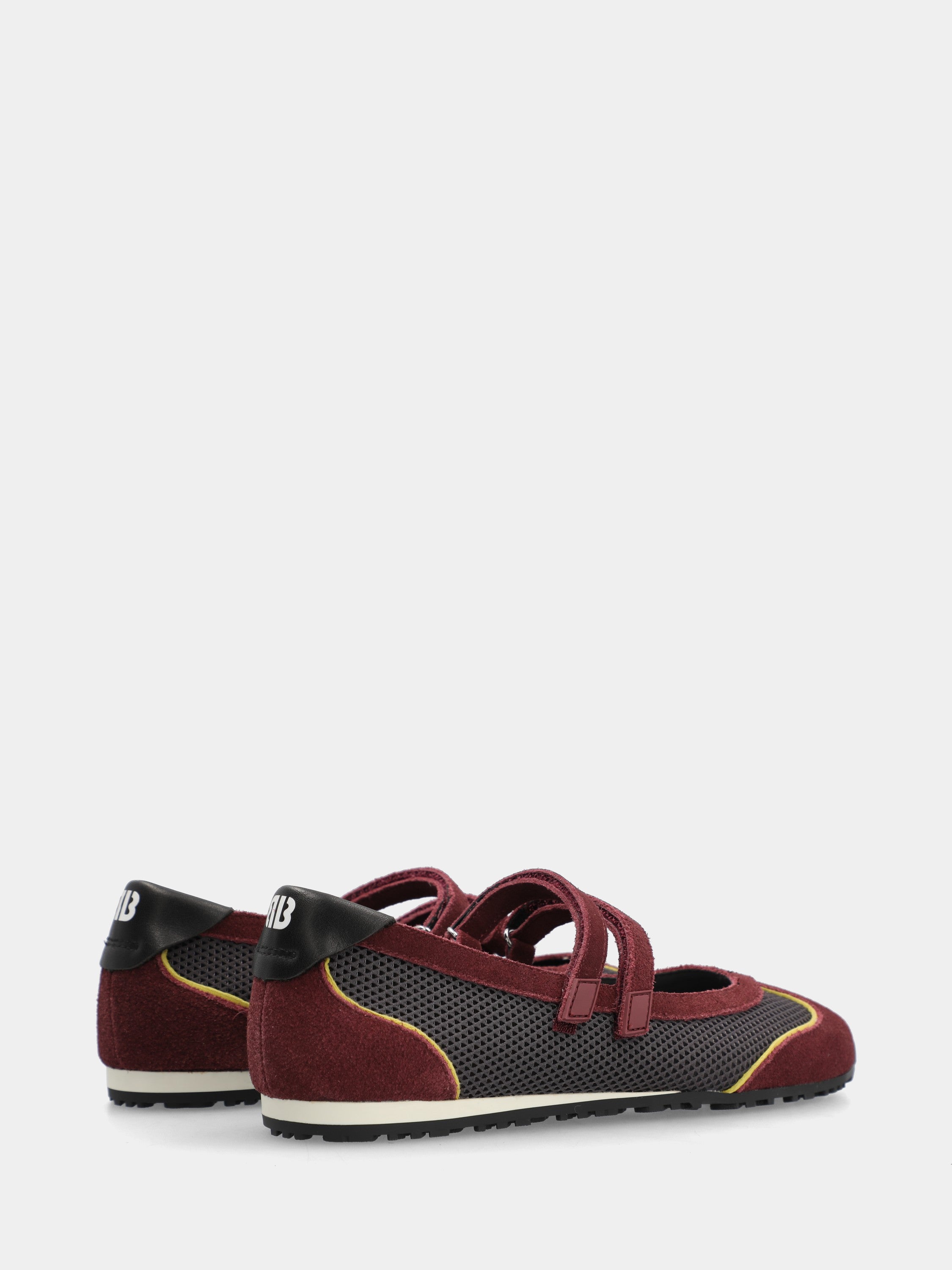 Sneakers in camoscio bordeaux con doppi cinturini