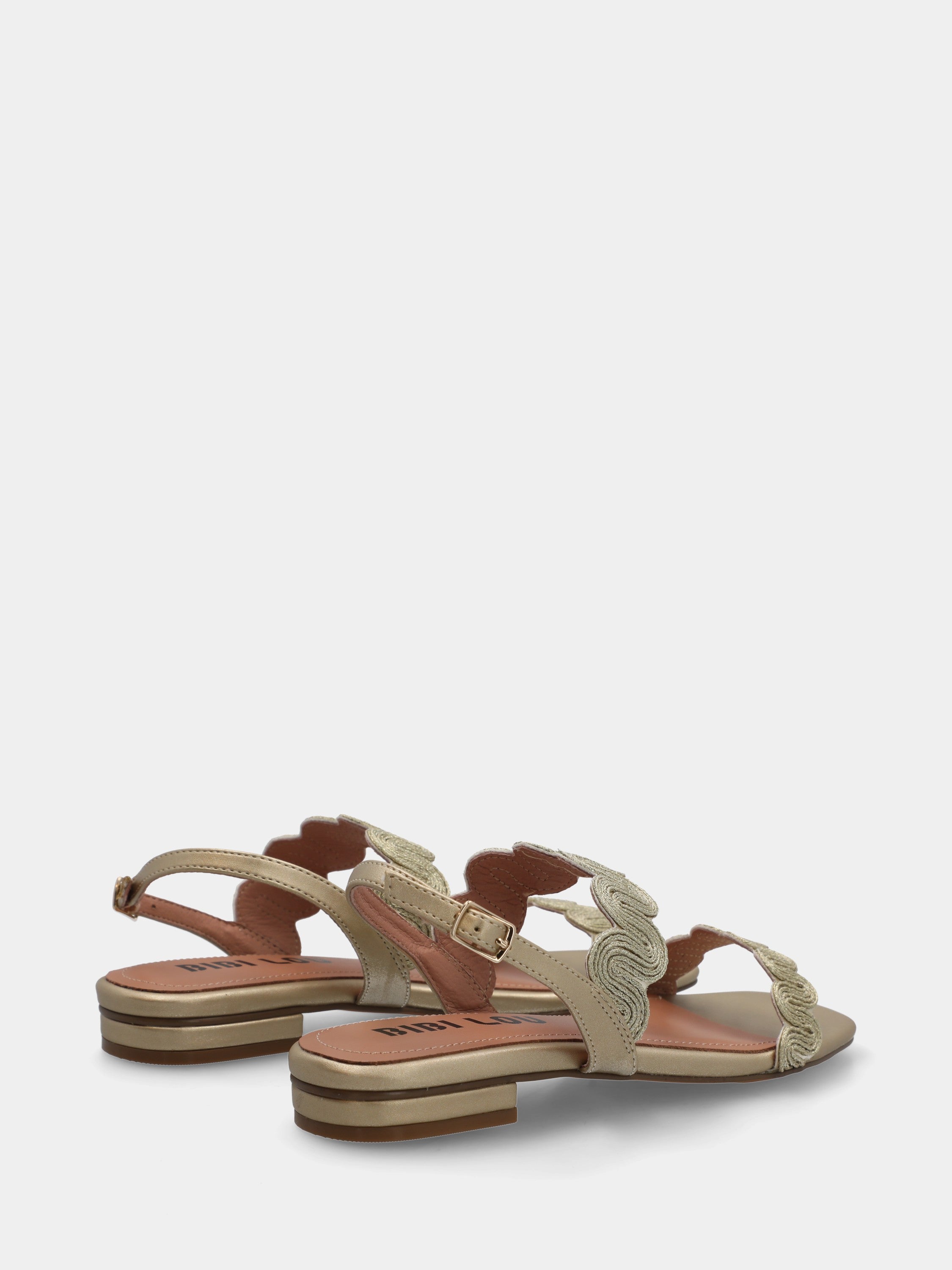 Sandalo in laminato oro con fasce in raffia