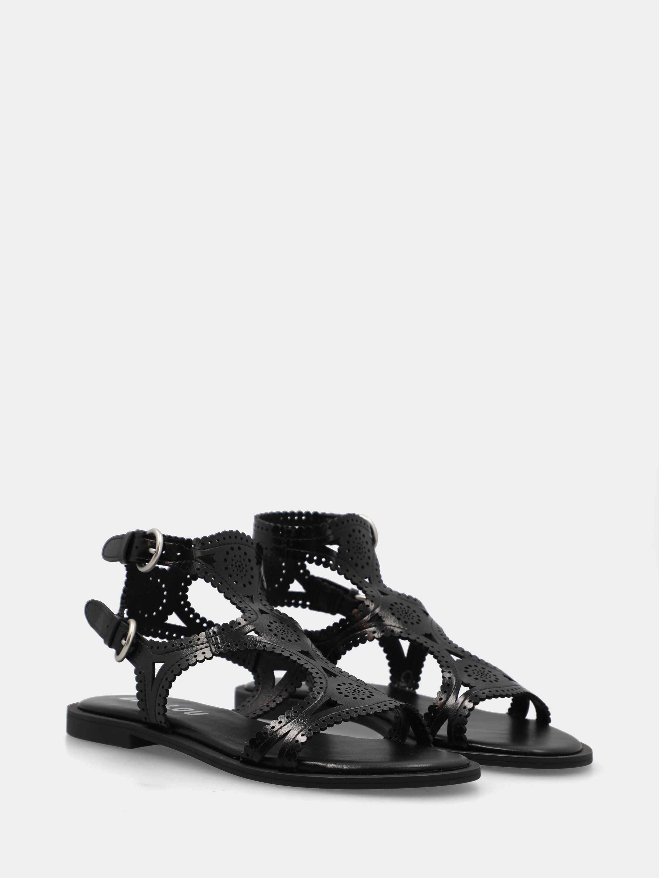 Sandalo in vitello nero con fasce trafogate