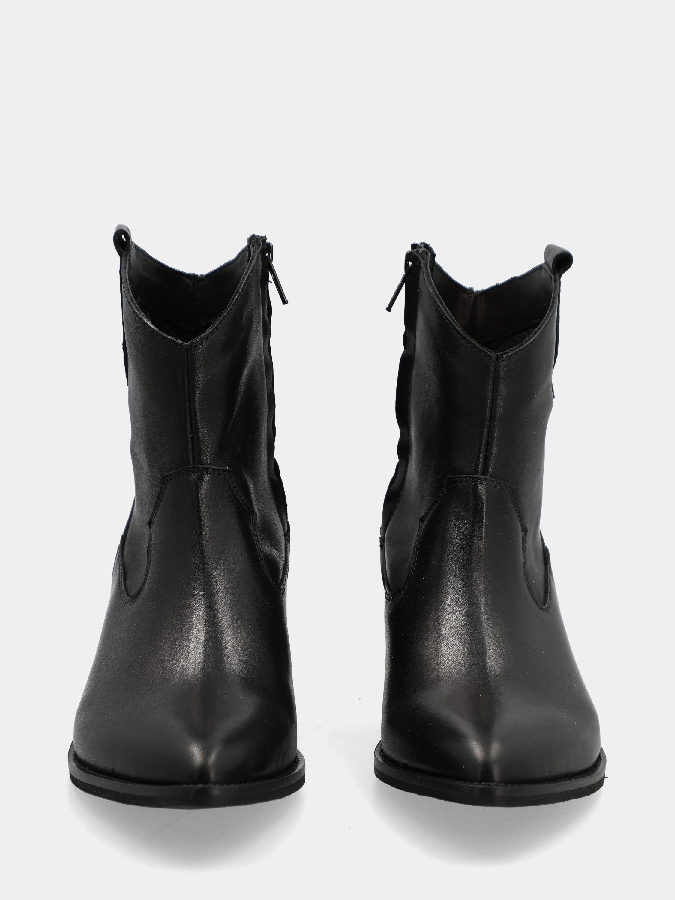 Western ankle boot in black calfskin with side zipper