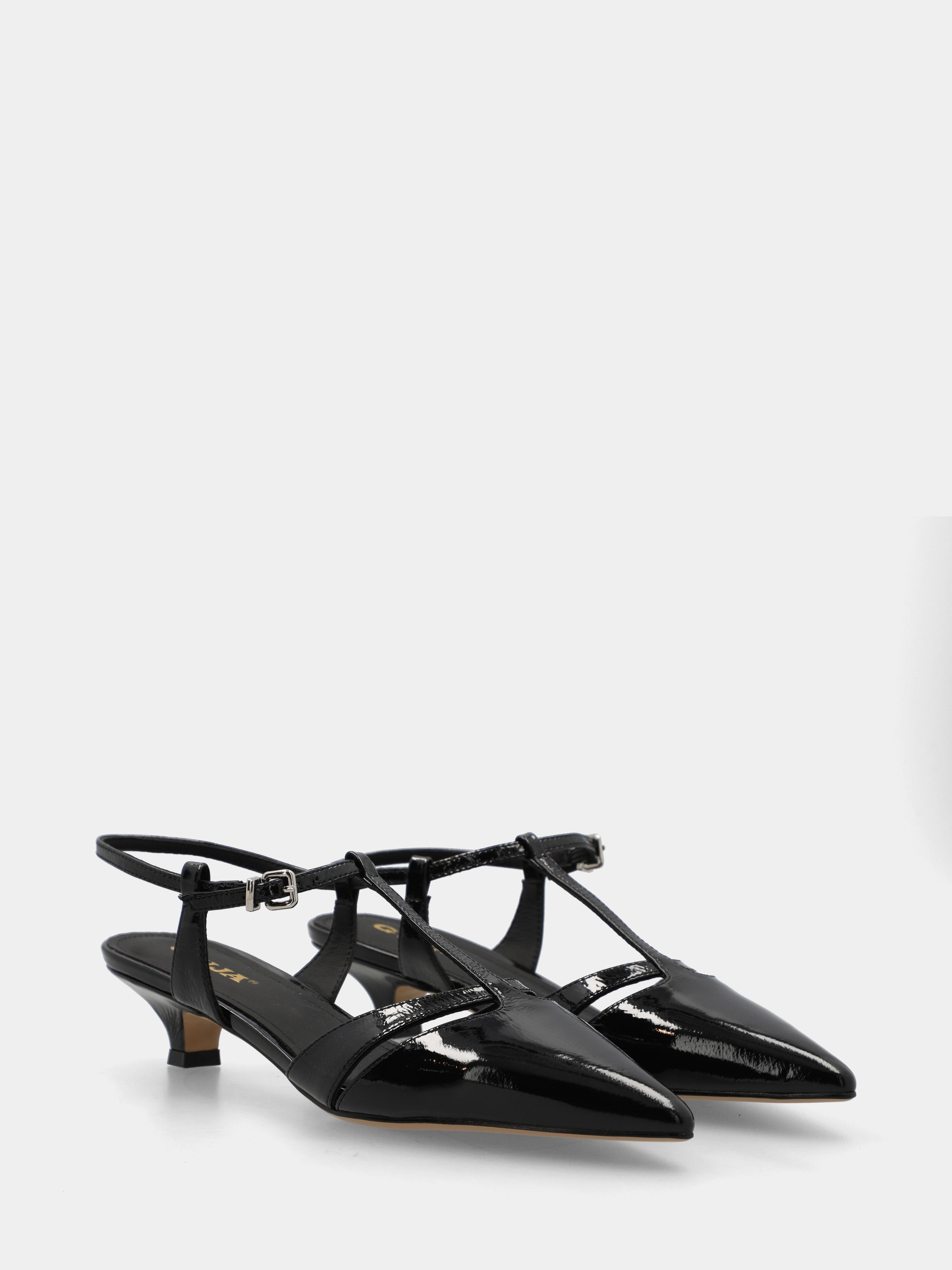 Slingback aus glänzender Samt in Schwarz mit Kelchabsatz und durchbrochenem Charleston-Obermaterial