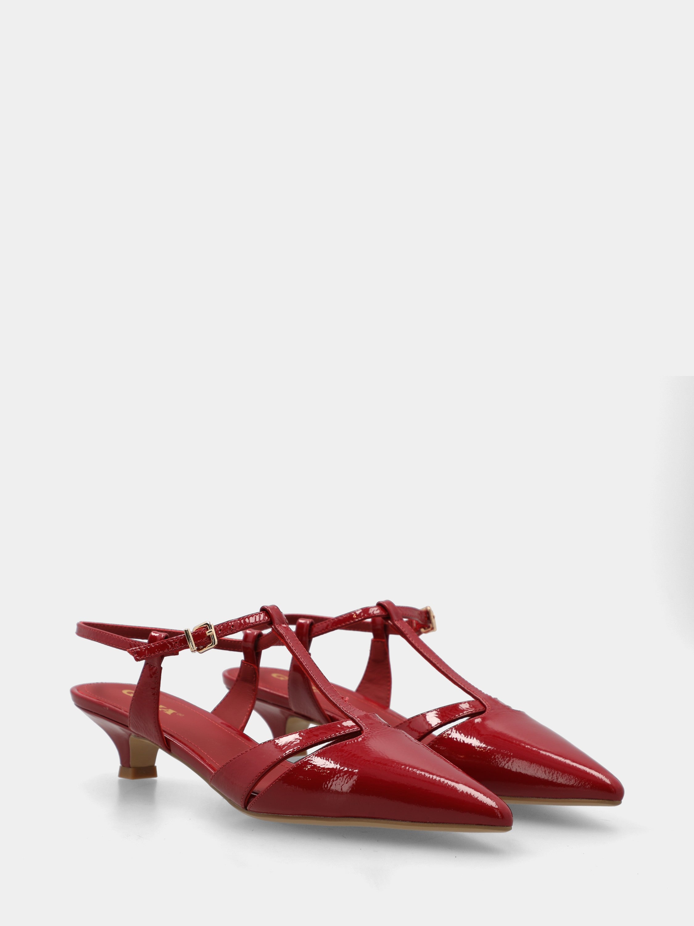 Slingback aus glänzender Samt in Rot mit Kelchabsatz und durchbrochenem Charleston-Obermaterial