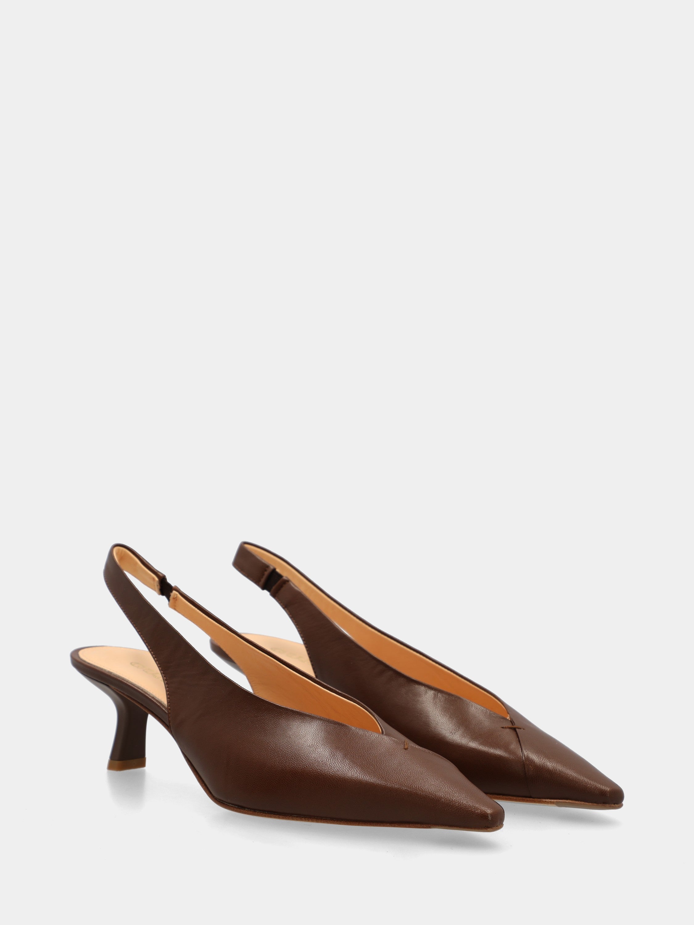 Escarpin slingback en cuir de chevreau marron foncé avec talon bobine