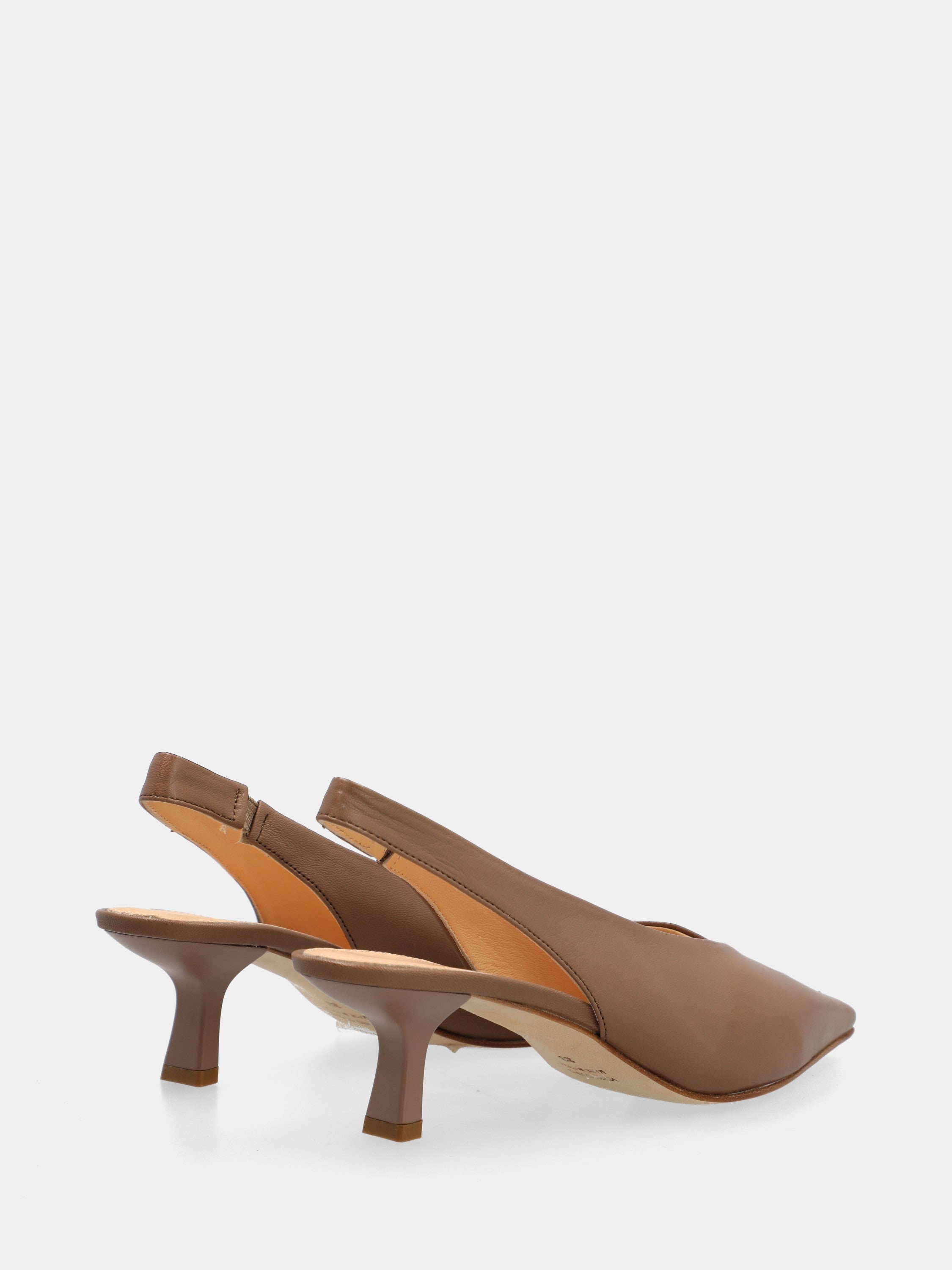 Escarpin slingback en cuir de chevreau couleur noix avec talon bobine