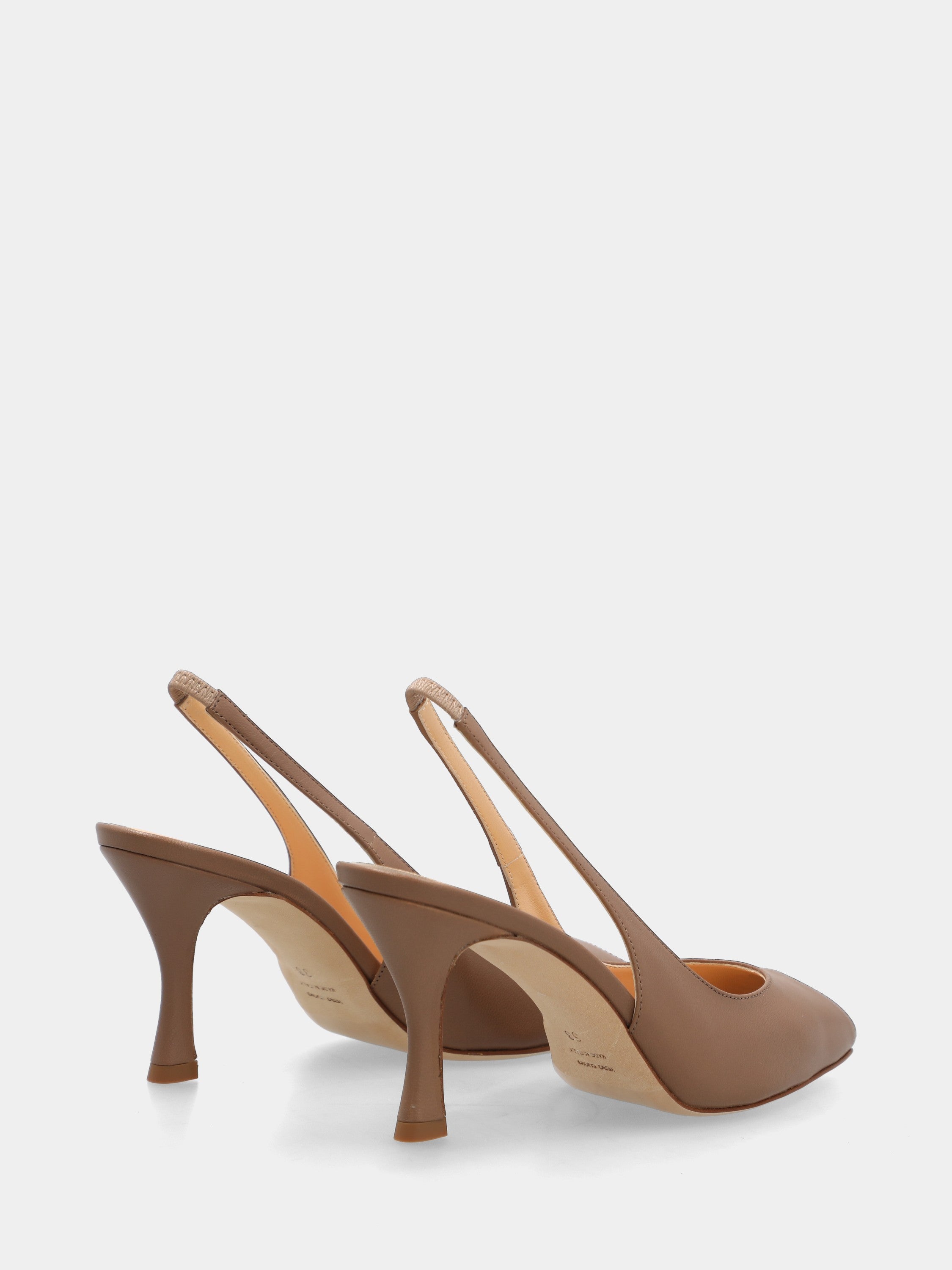 Escarpin slingback en cuir de chevreau couleur noix avec talon creux en forme de queue