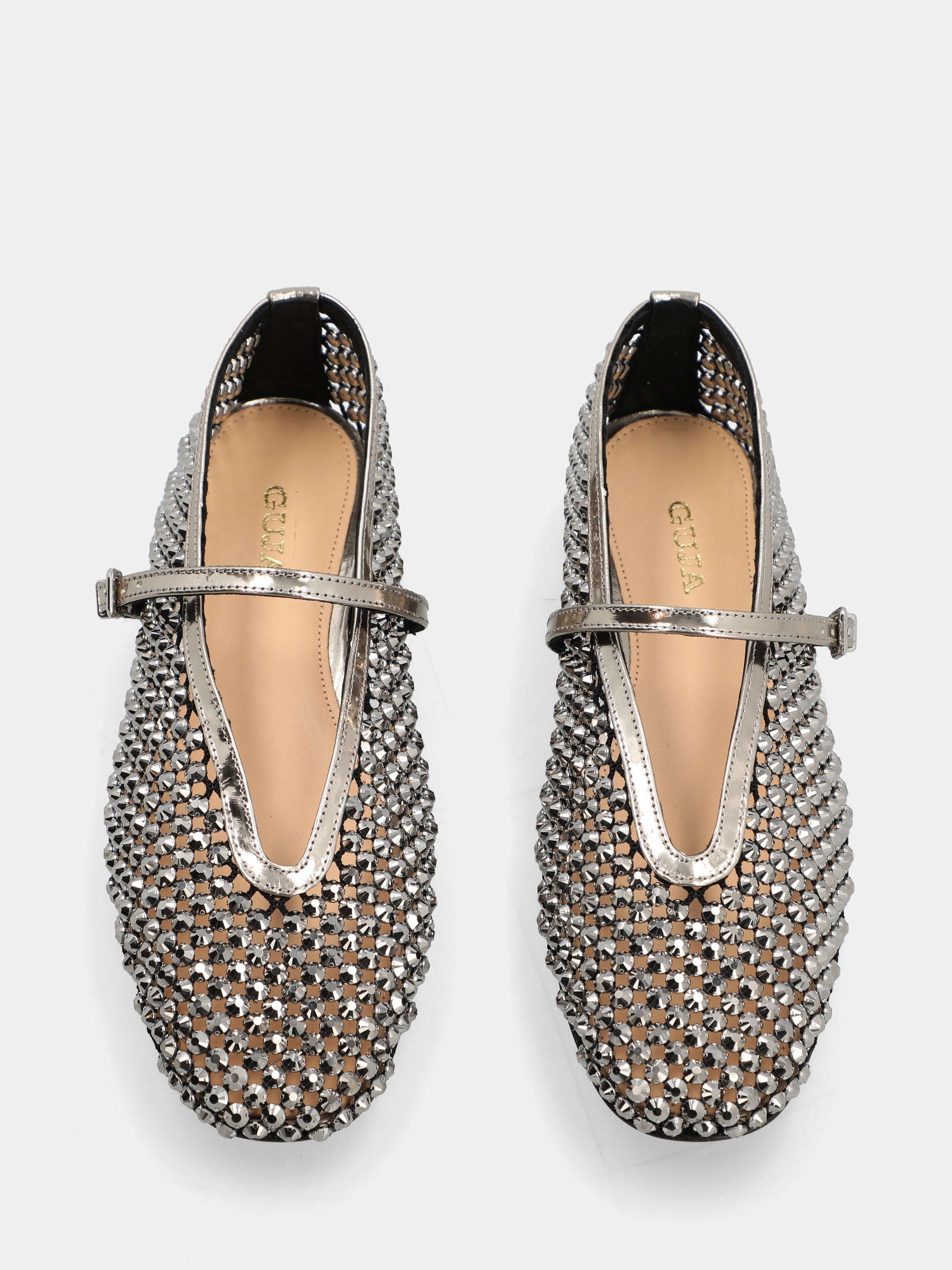 Mary Jane in laminato platino traforato con cristalli e punta tonda