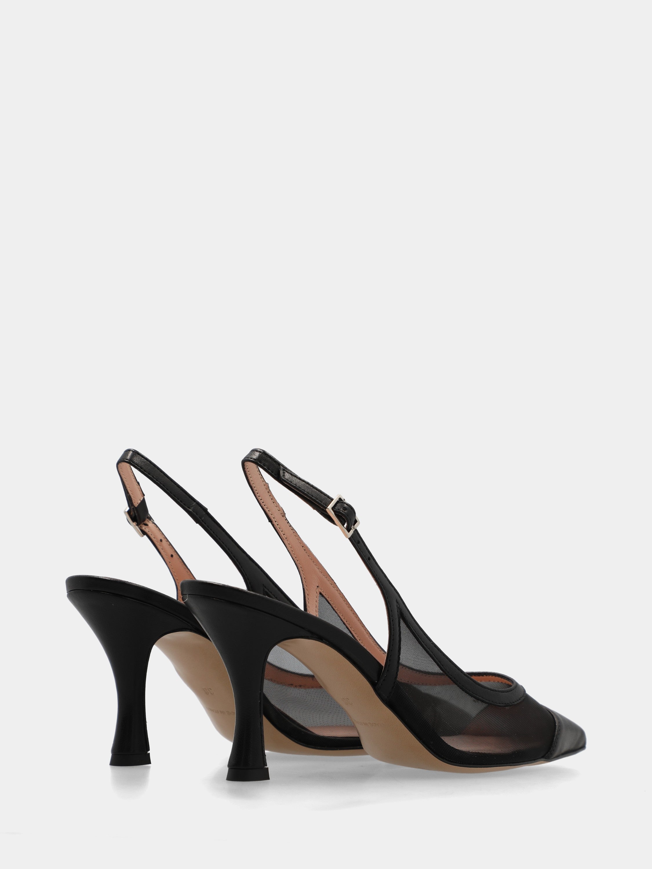 Slingback in nappa nera con tacco incavato a coda