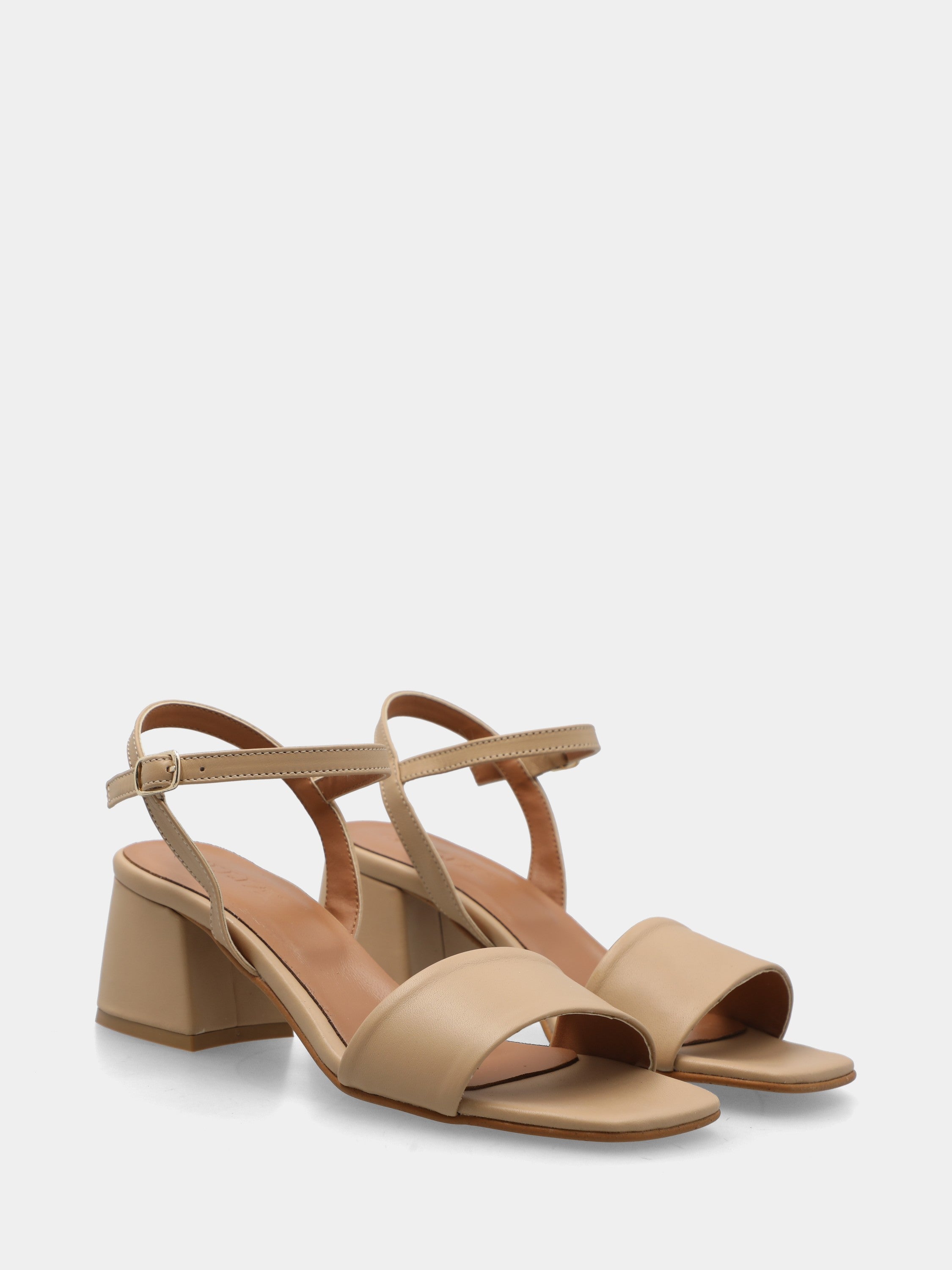 Sandalo in nappa beige con cinturino a pipetta