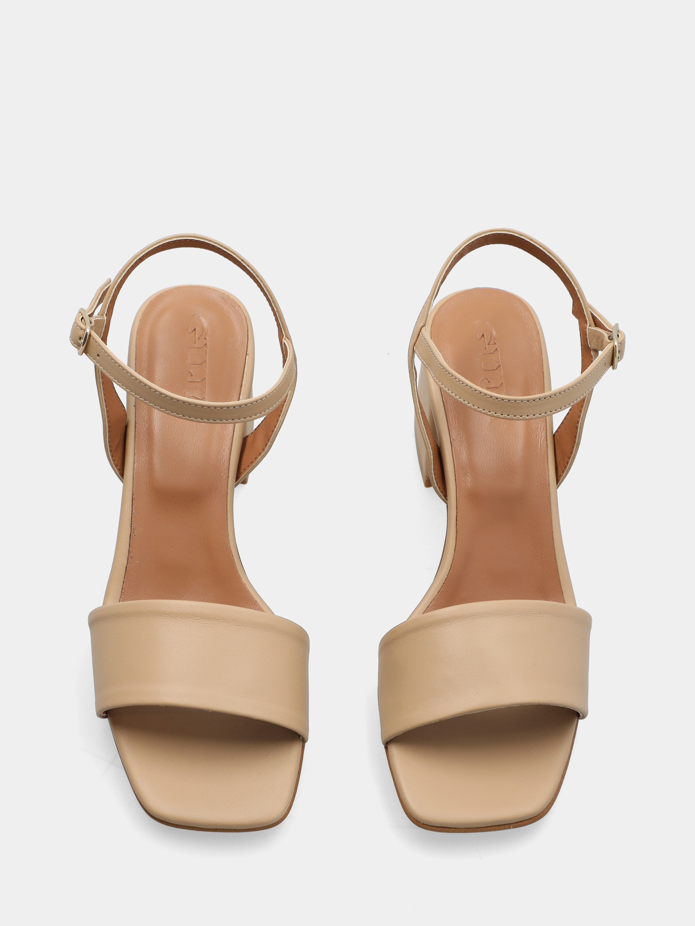 Sandalo in nappa beige con cinturino a pipetta