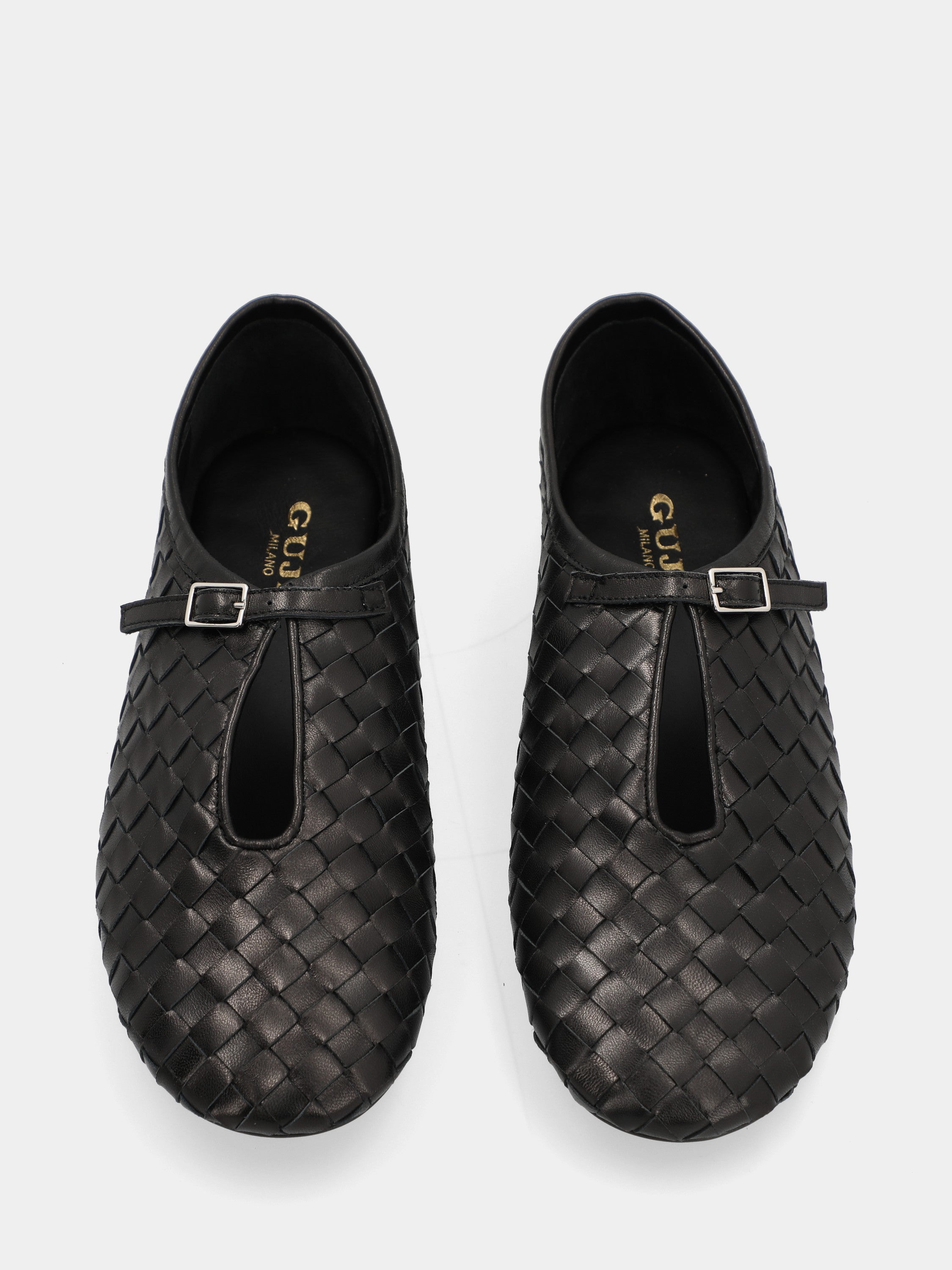 Ballet flat in black calfskin with strap and round toe