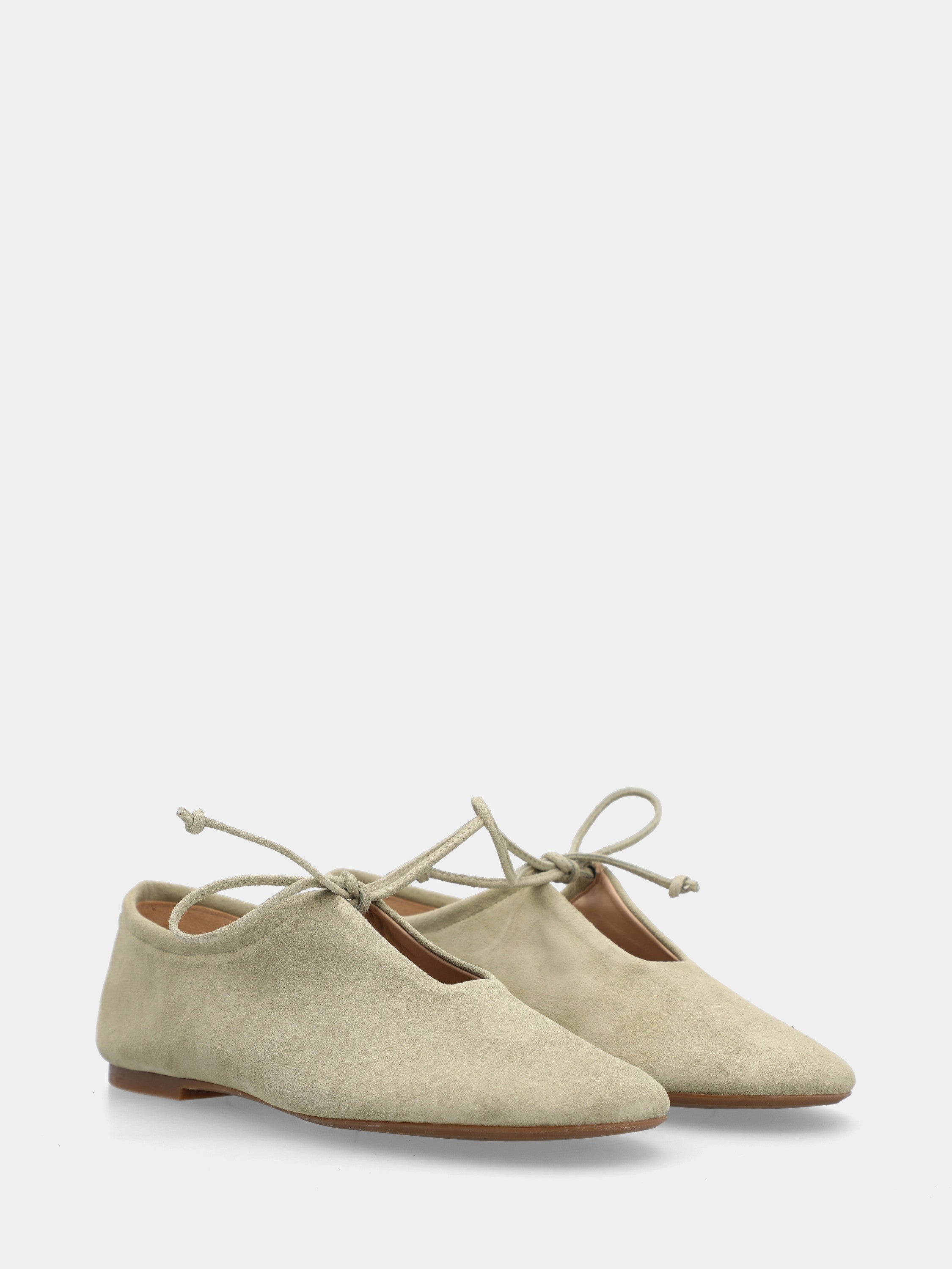 Lace-up ballet flat in green suede with round toe and leather sole