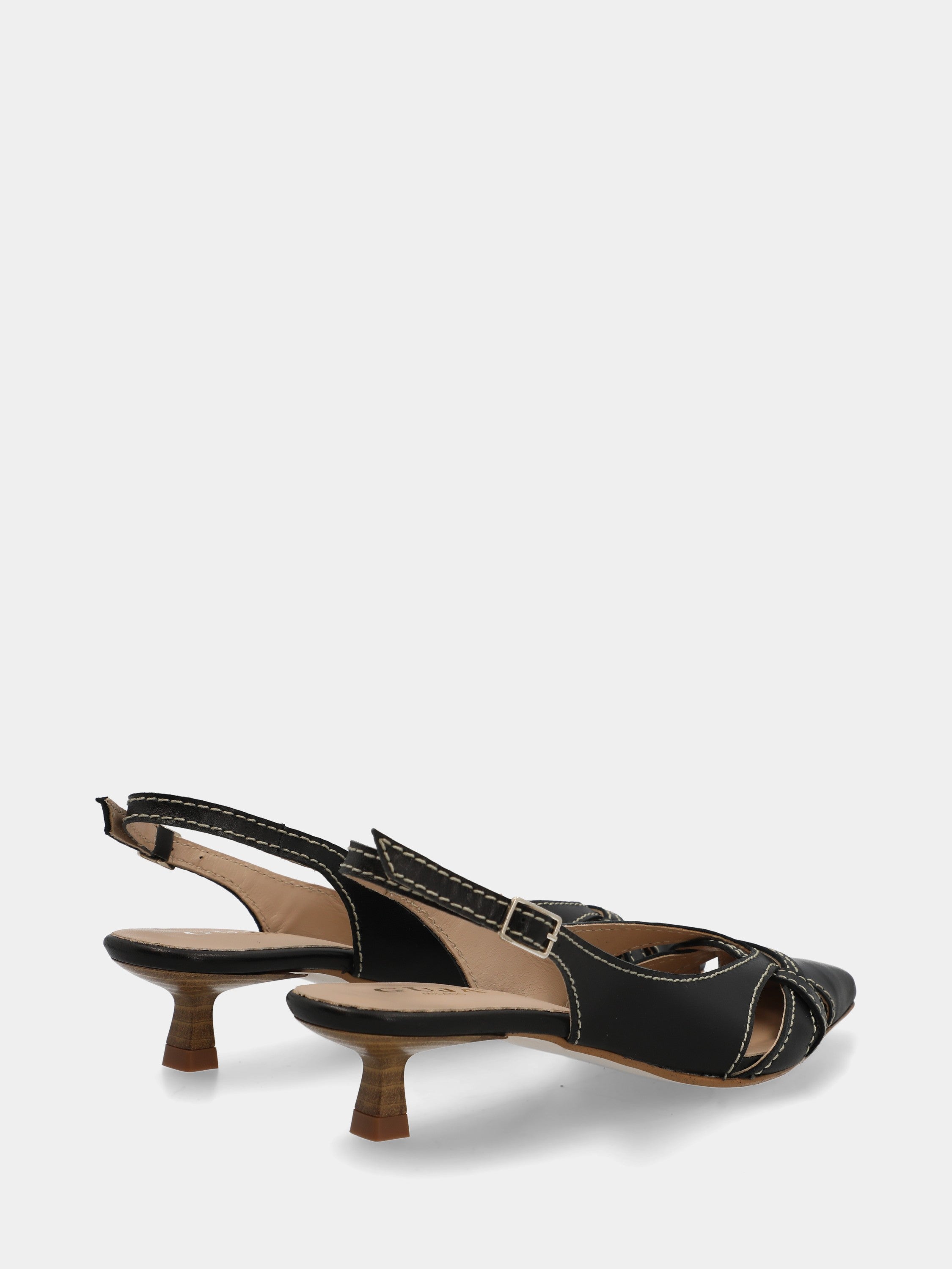 Slingback in vitello nero con punta intrecciata