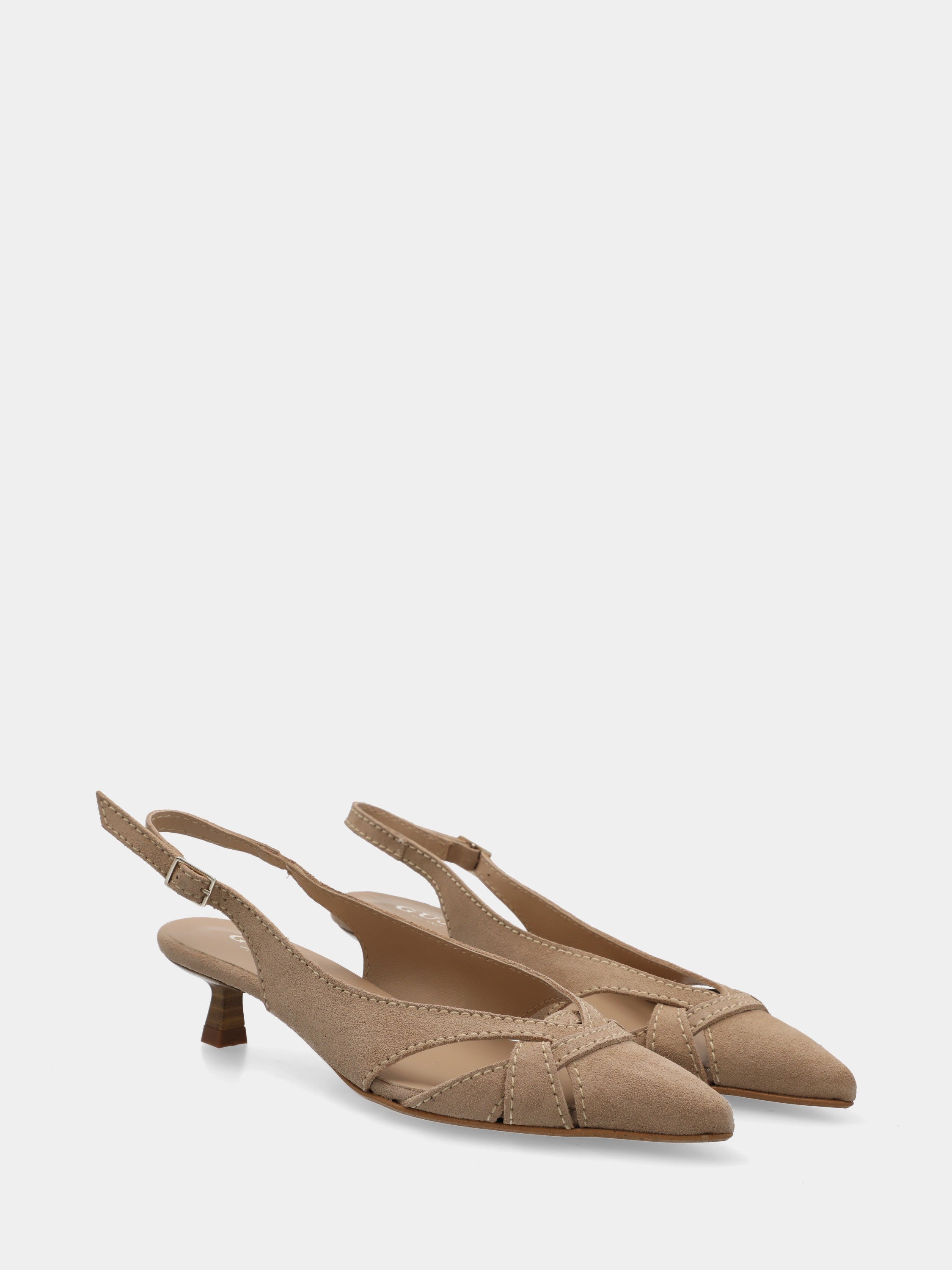 Slingback in camoscio beige con punta intrecciata