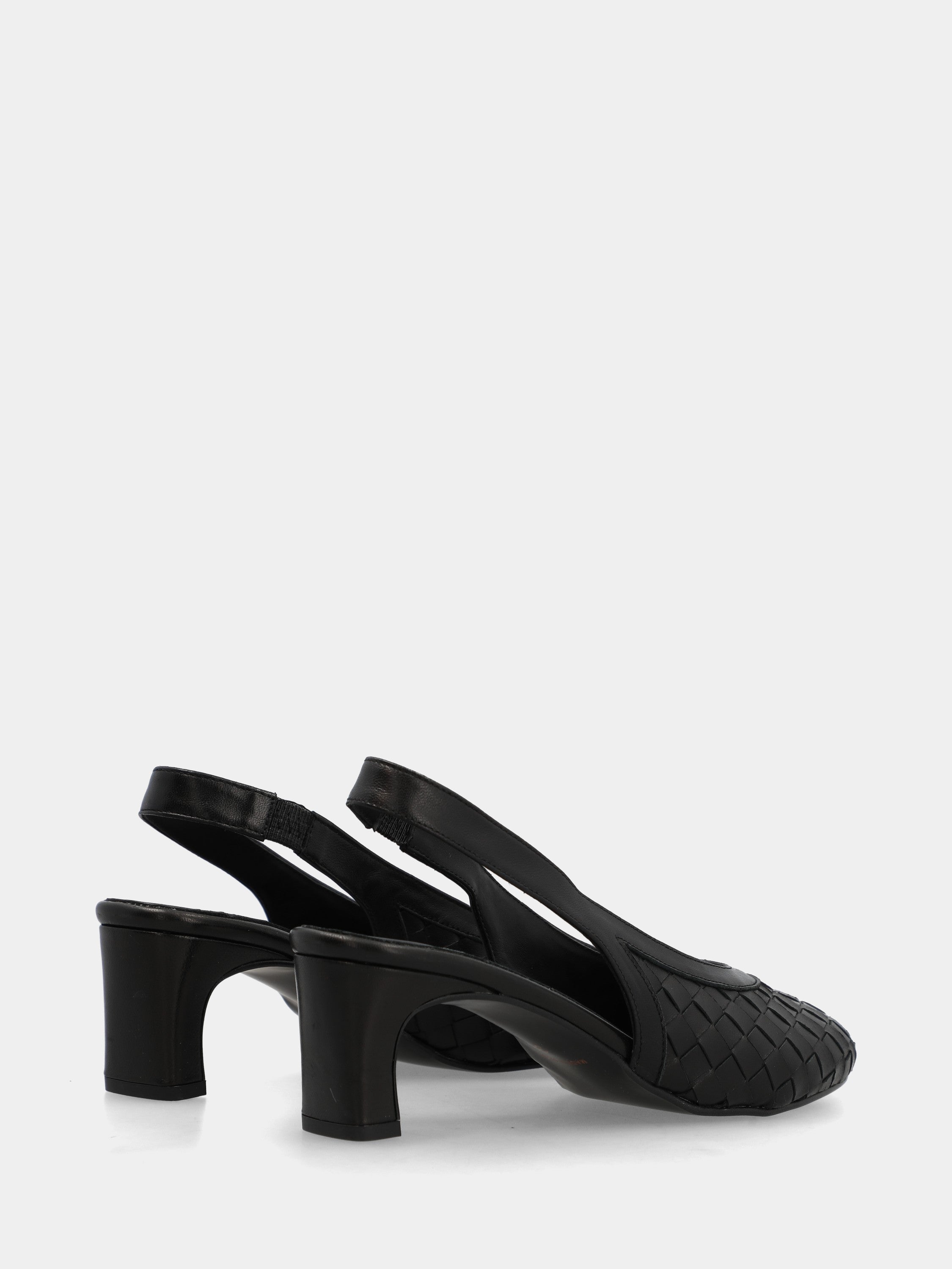 Slingback in vitello nero intrecciato con tacco largo a coda