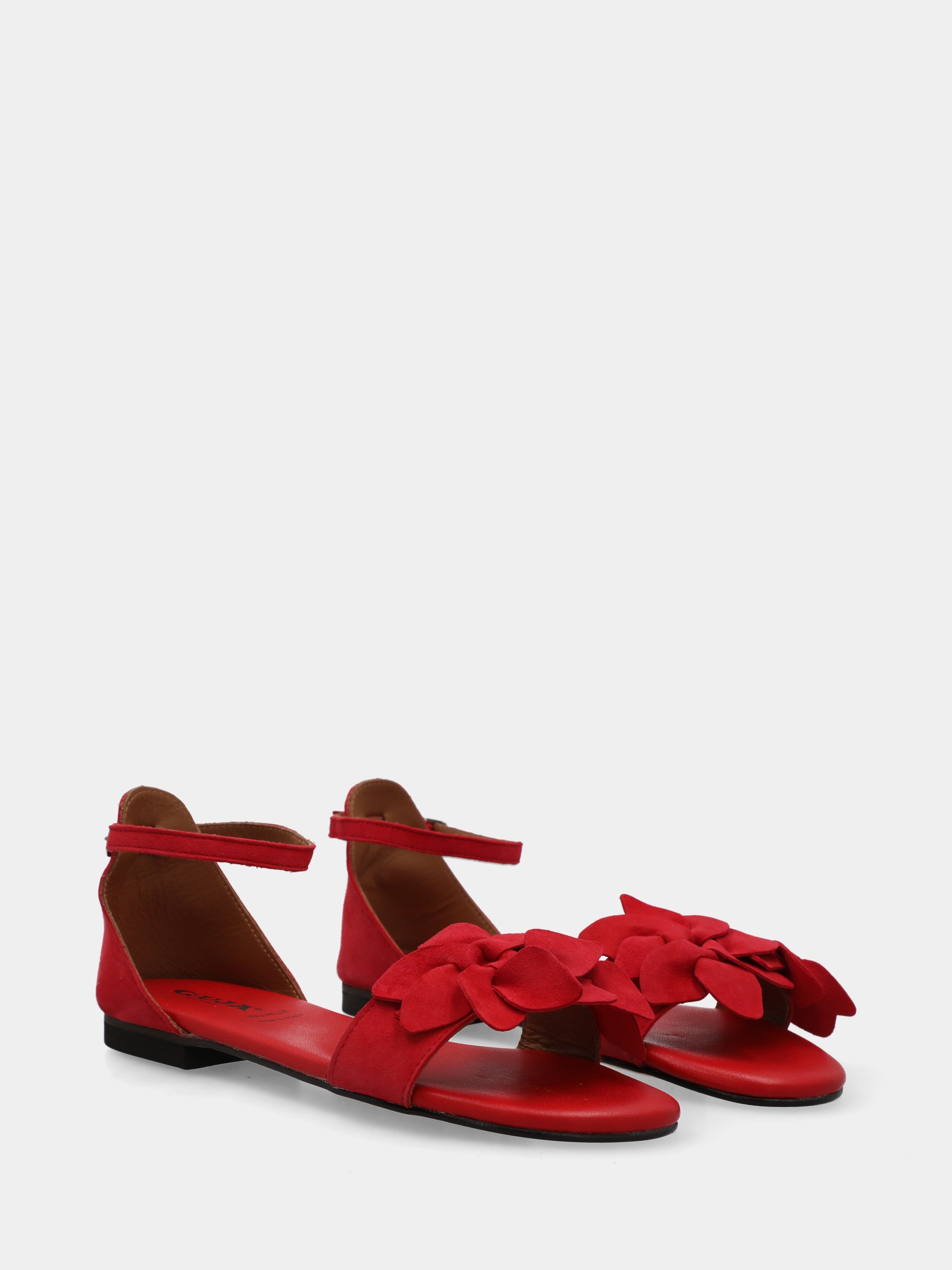 Sandalo in camoscio rosso con petali sulla fascetta