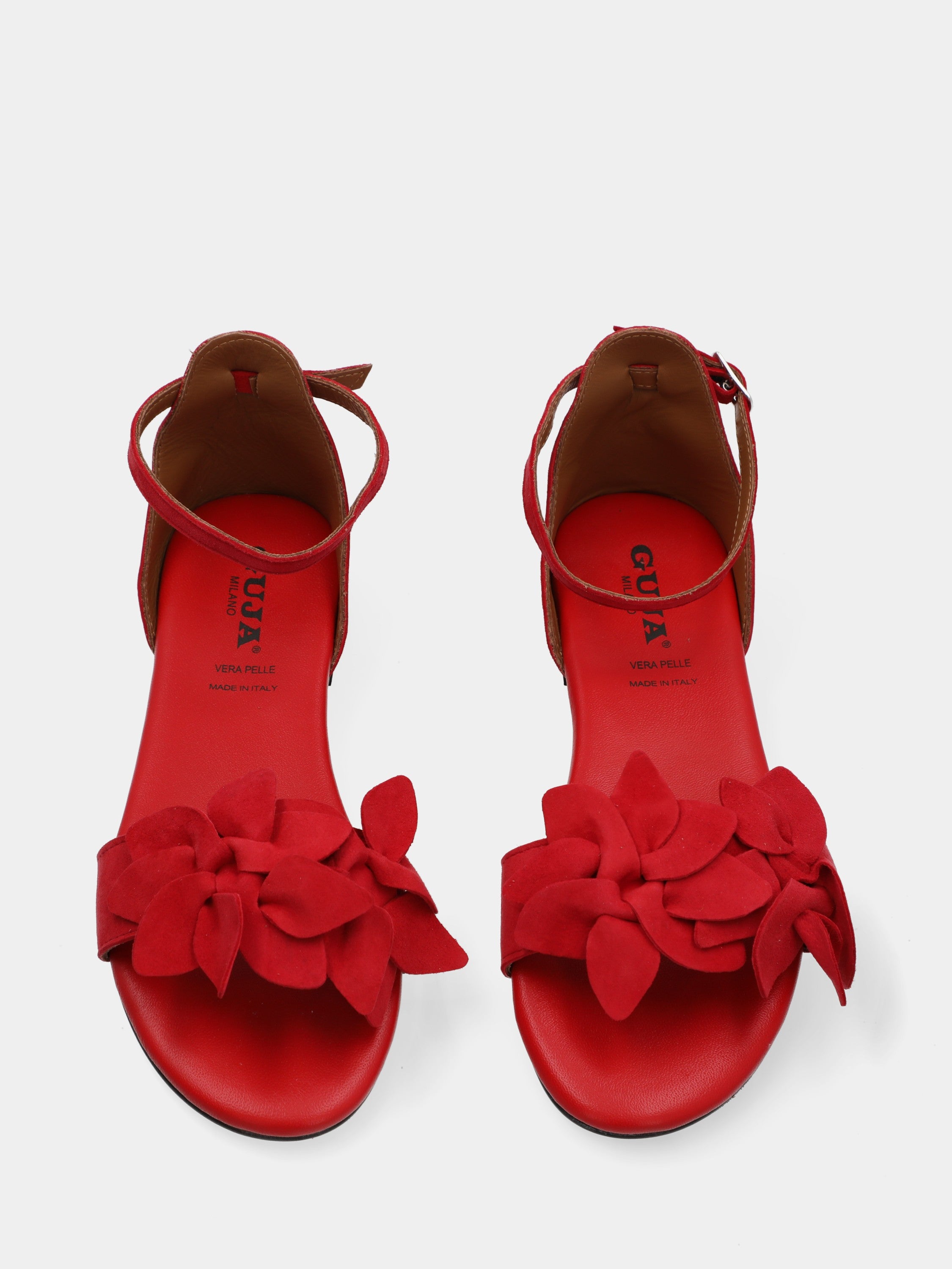Sandalo in camoscio rosso con petali sulla fascetta
