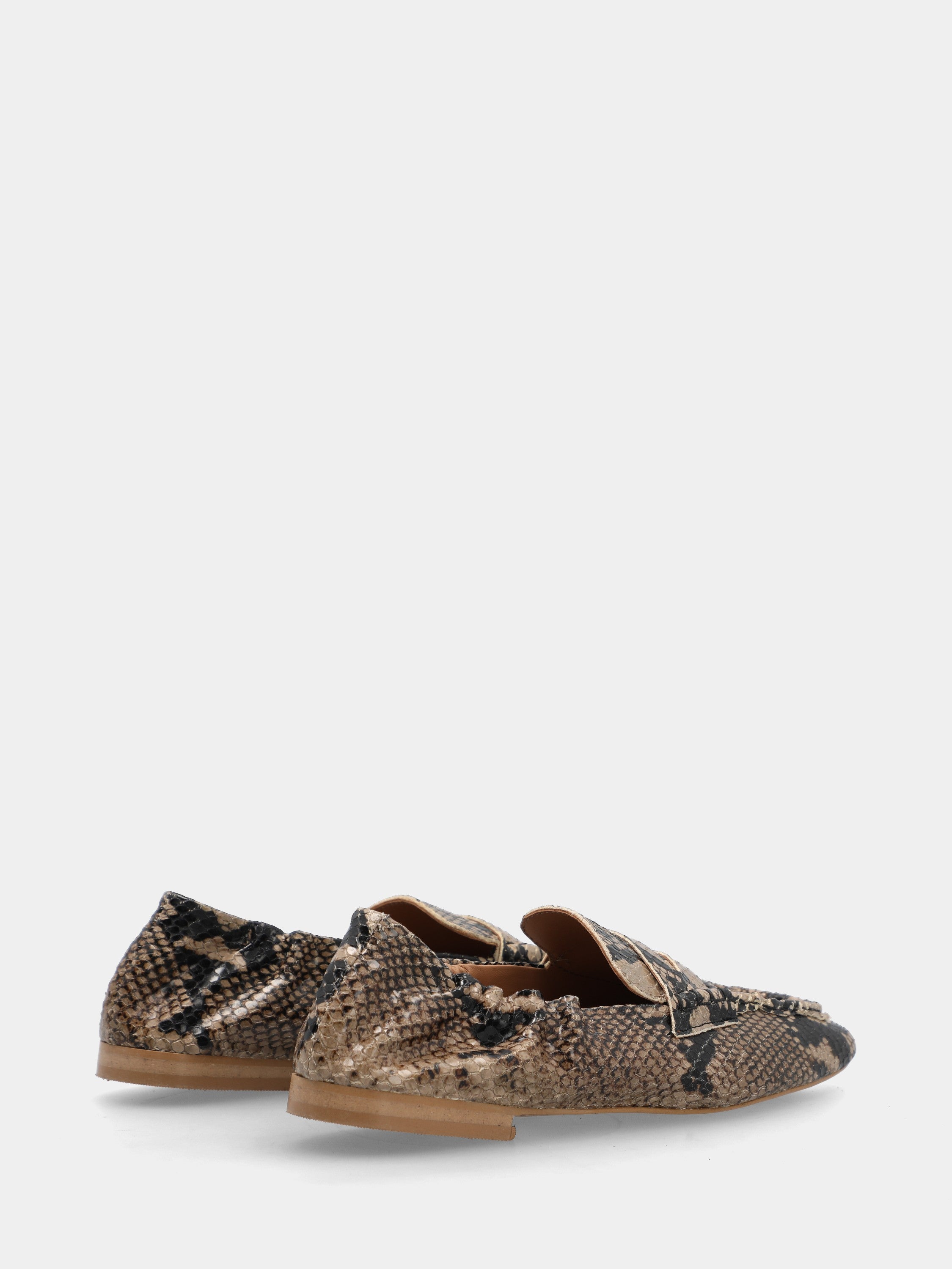 Mocassin en veau python beige avec construction sacchetto