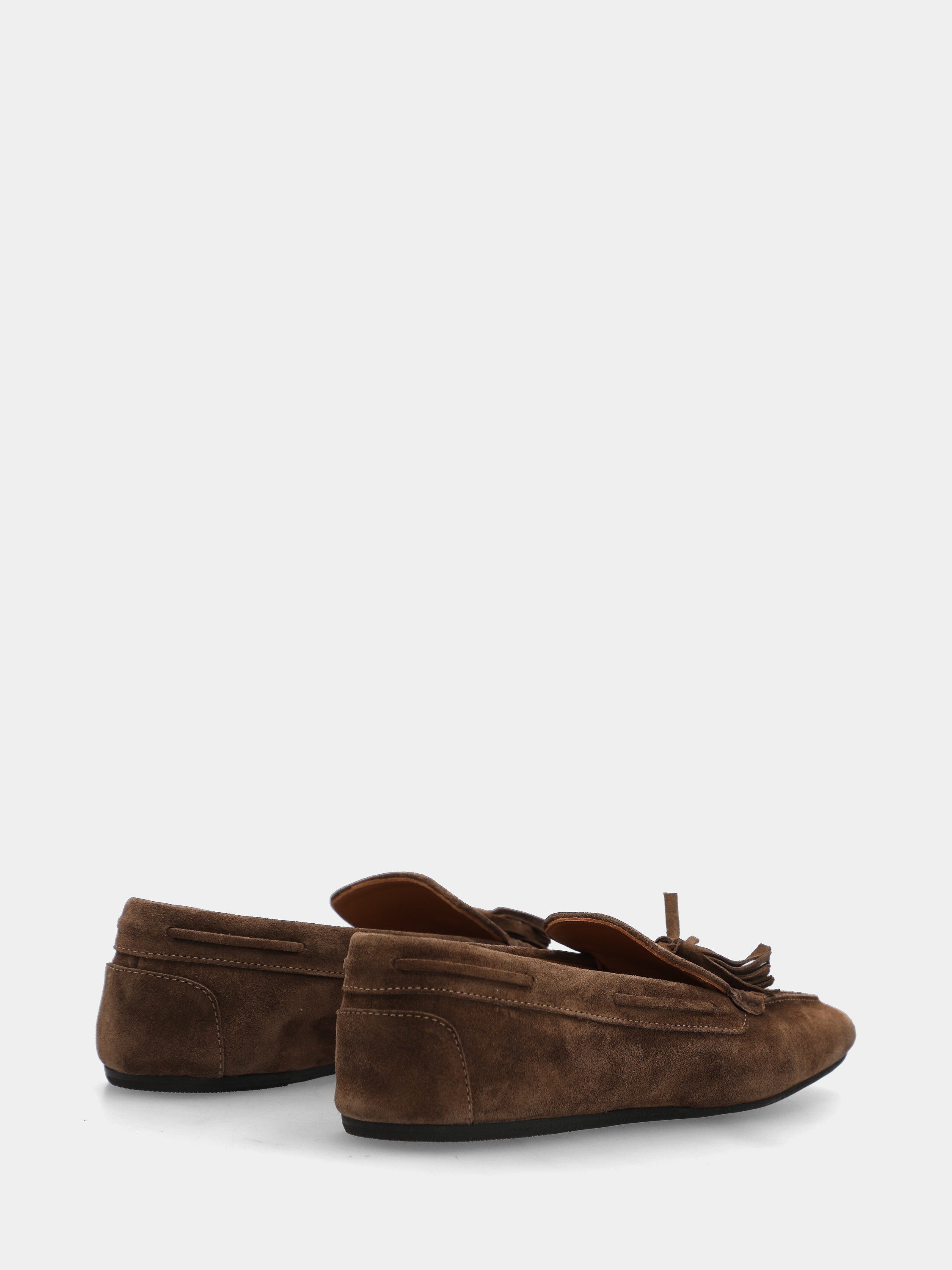 Mocassino in velour testa di moro con nappine e punta quadrata stondata