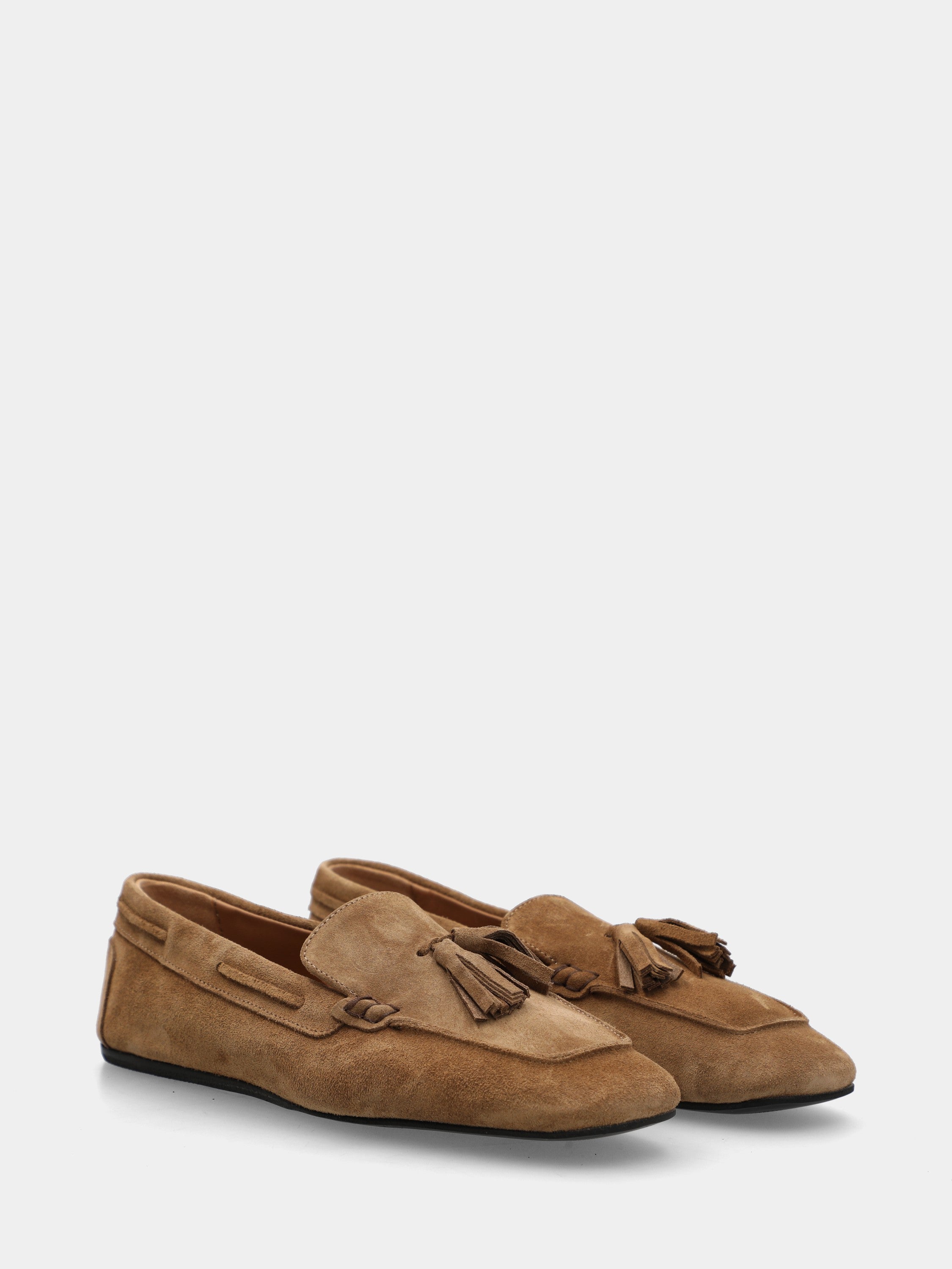 Leather moccasin in beige with tassels and rounded square toe