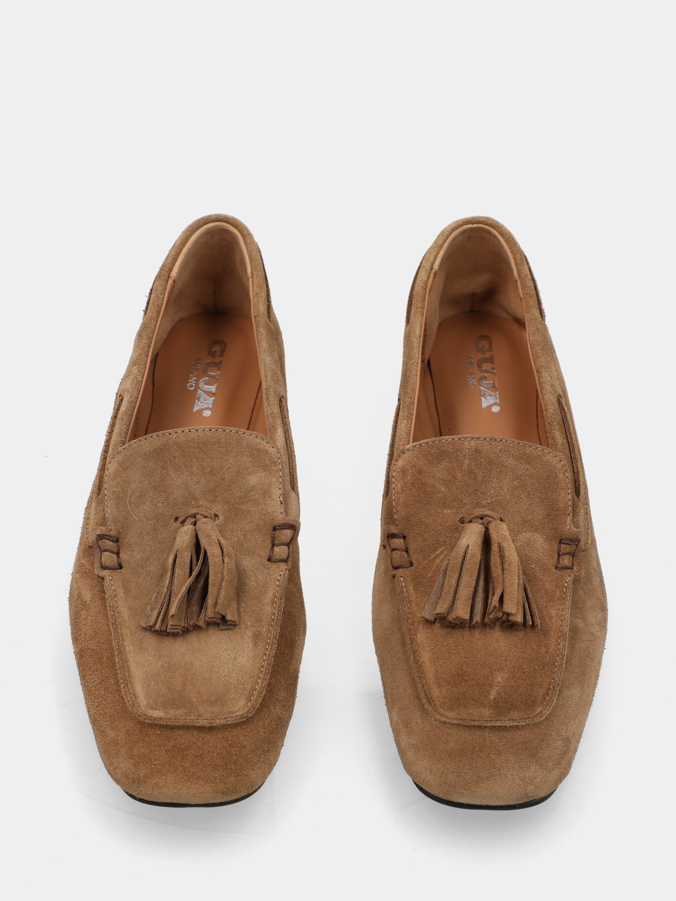 Leather moccasin in beige with tassels and rounded square toe