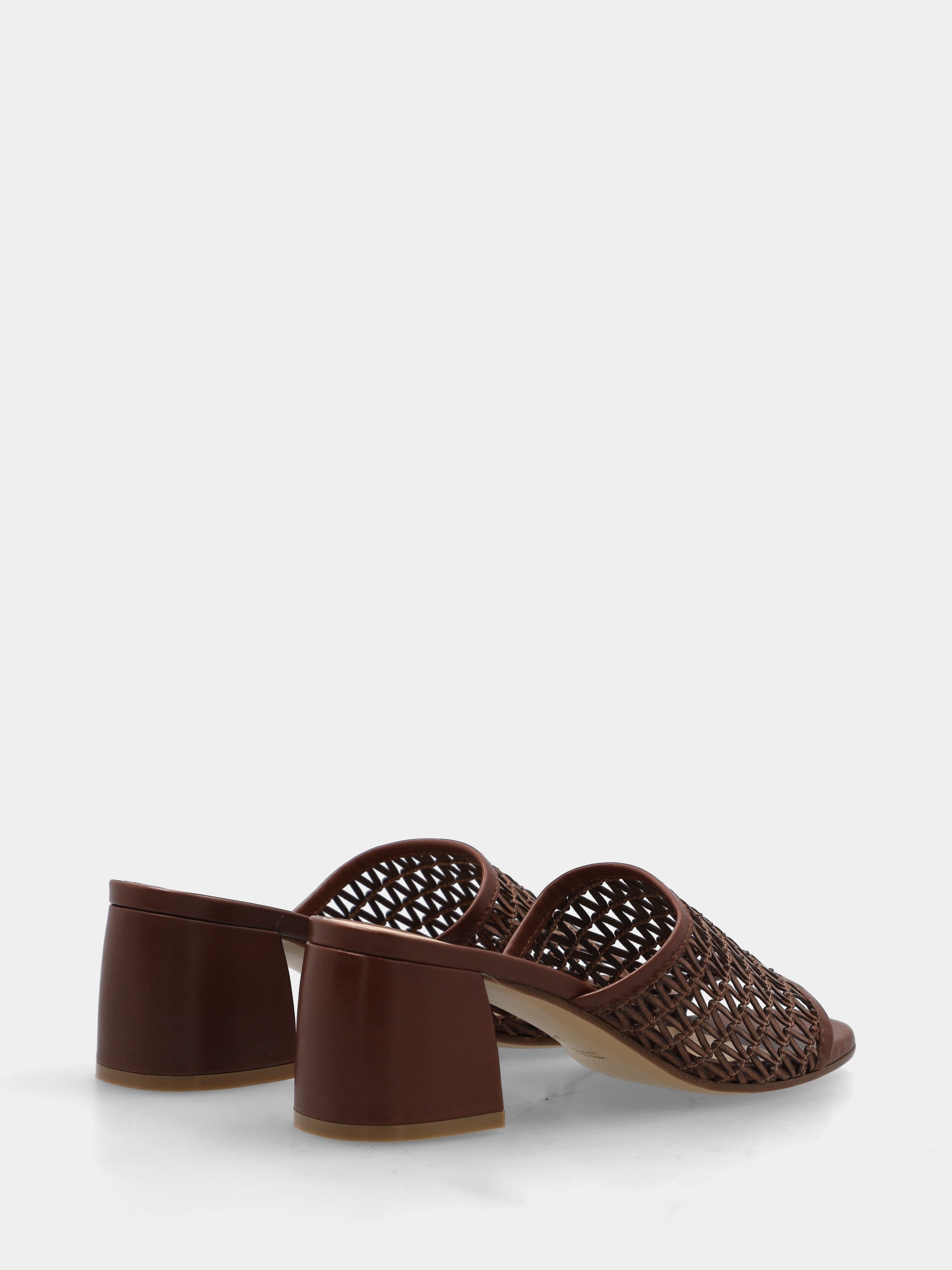 Ciabattina in raffia marrone con tomaia intrecciata