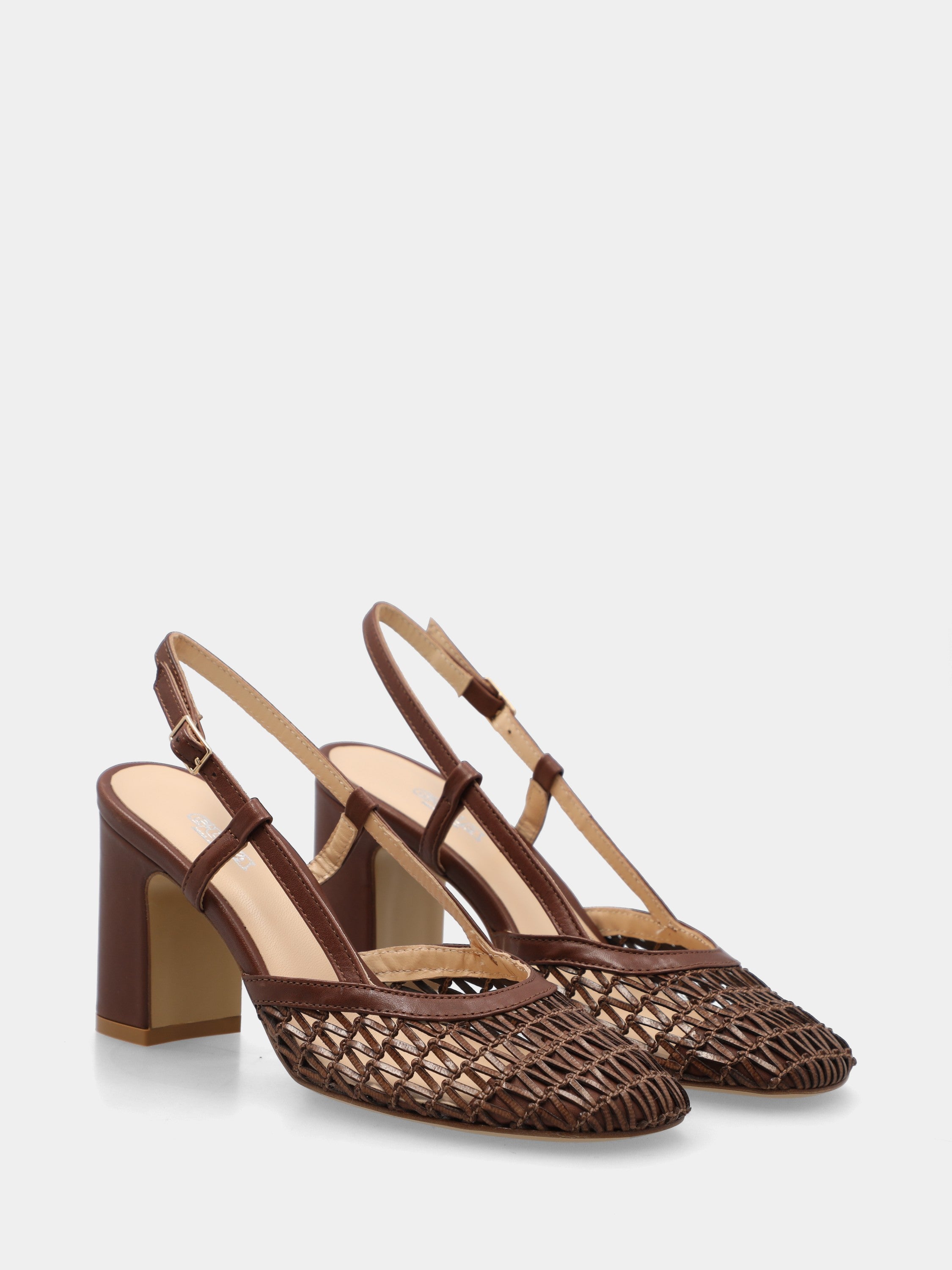 Slingback in rafia marrone intrecciata con tacco largo