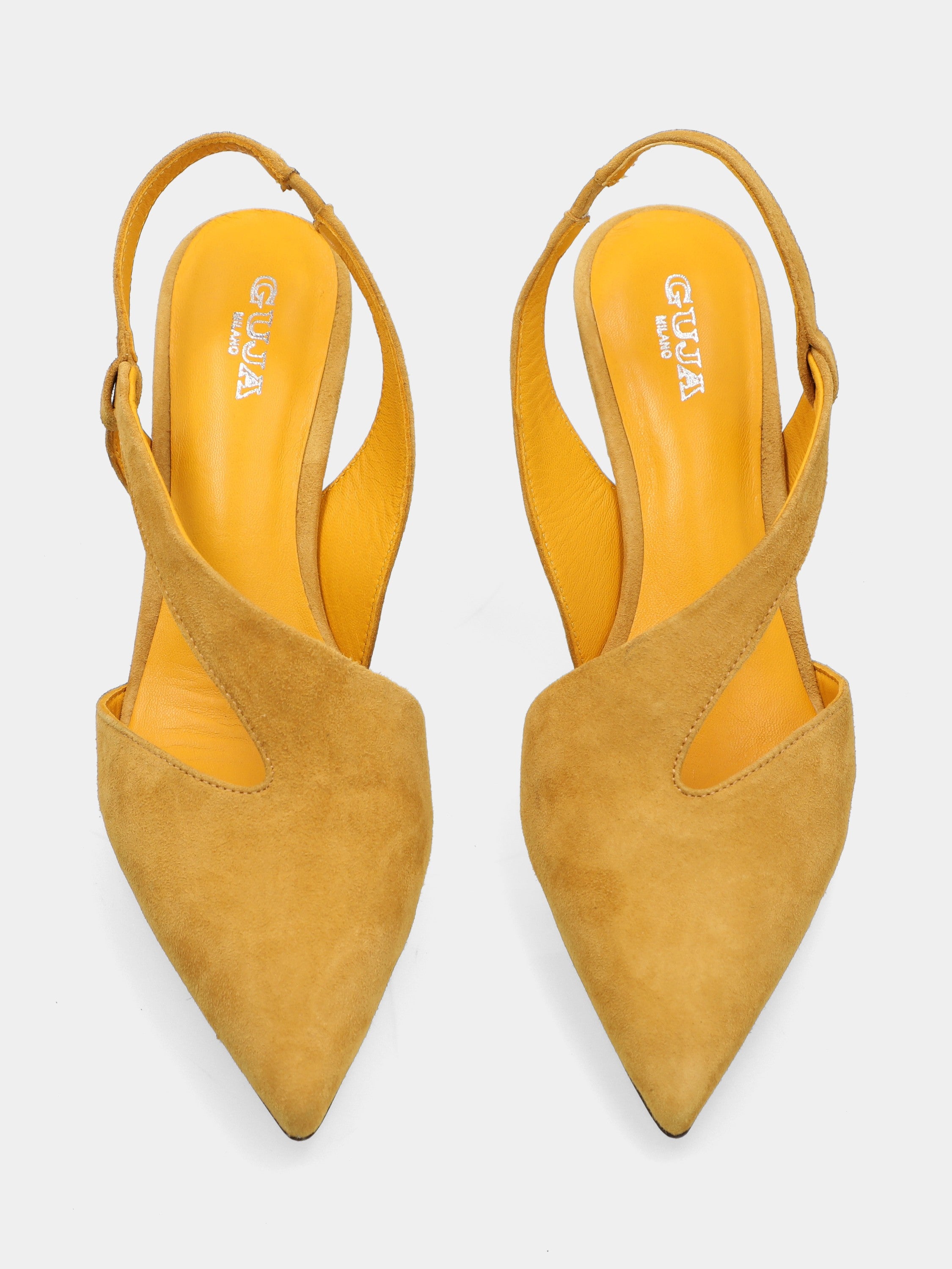 slingback tacco 70mm semi conico a coda, punta sfilata, con listino asimmetrico e a sbieco verso il cinturino alla ca viglia, suola in cuoio