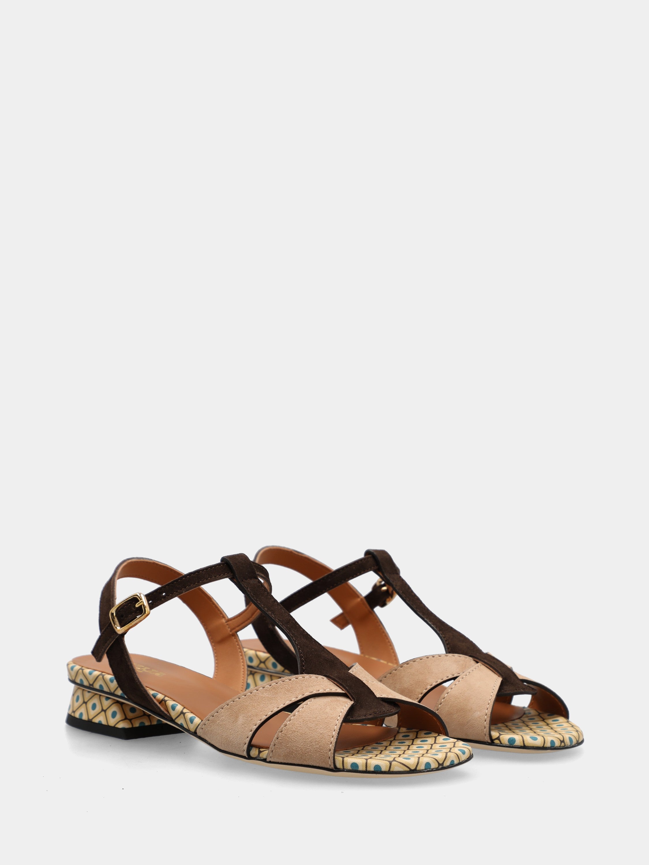 Sandalo in camoscio multicolor con fascette incrociate e tacco a blocco