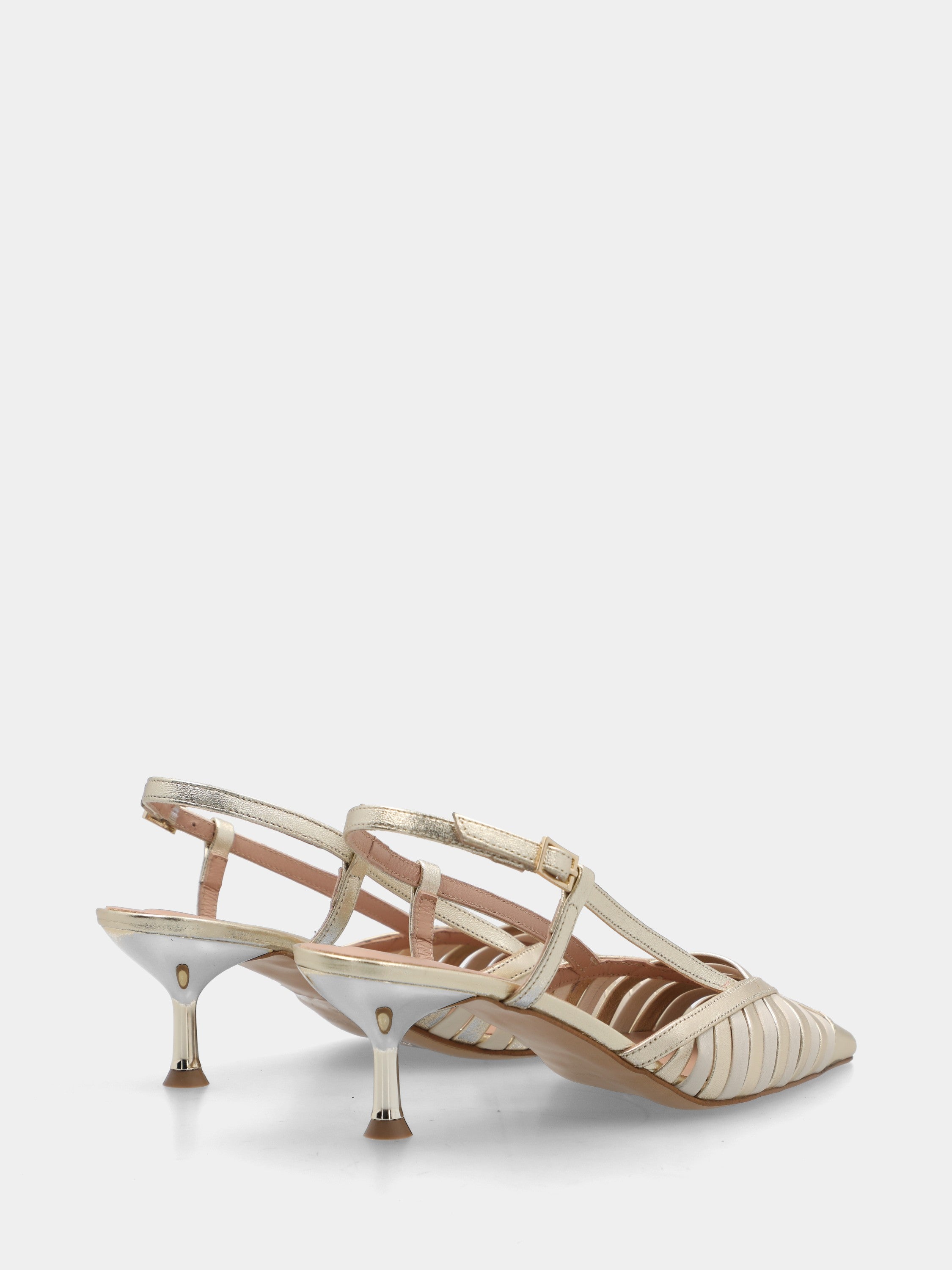 Slingback in vernice platino e burro con tacco a calice