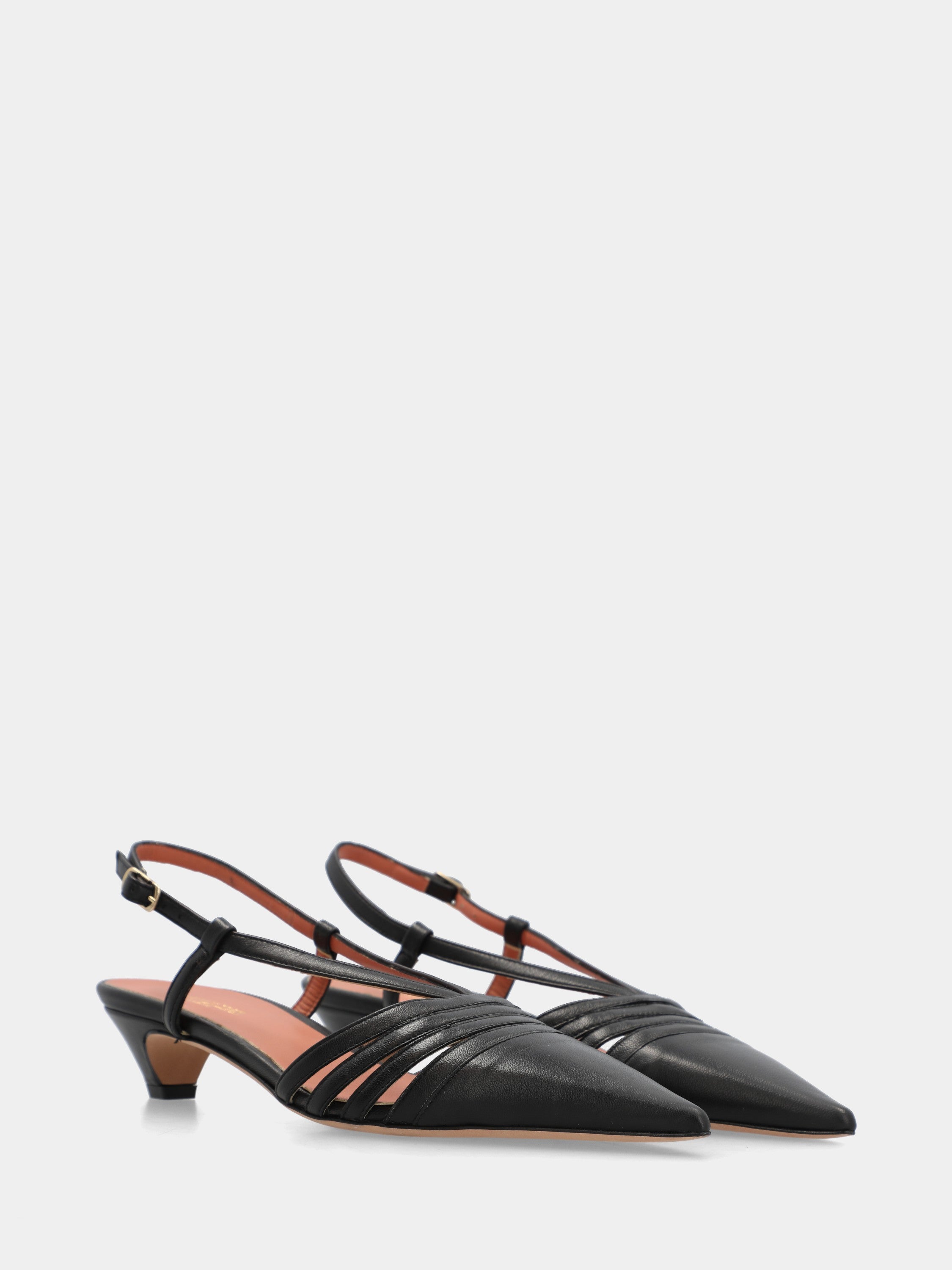 Slingback in nappa nera con tacco a coda conico
