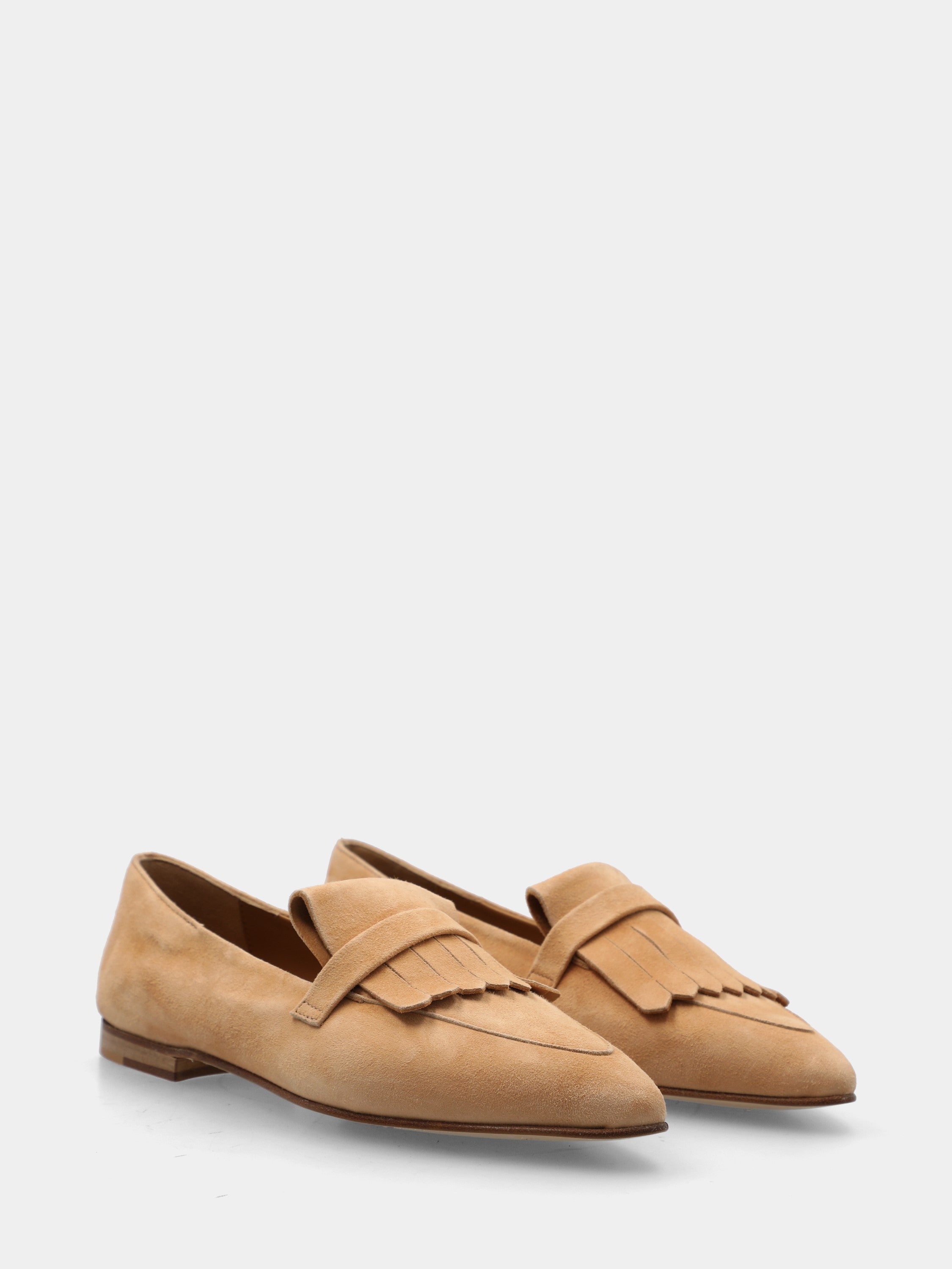 Mocassino in camoscio beige con lavorazione a sacchetto e frangia
