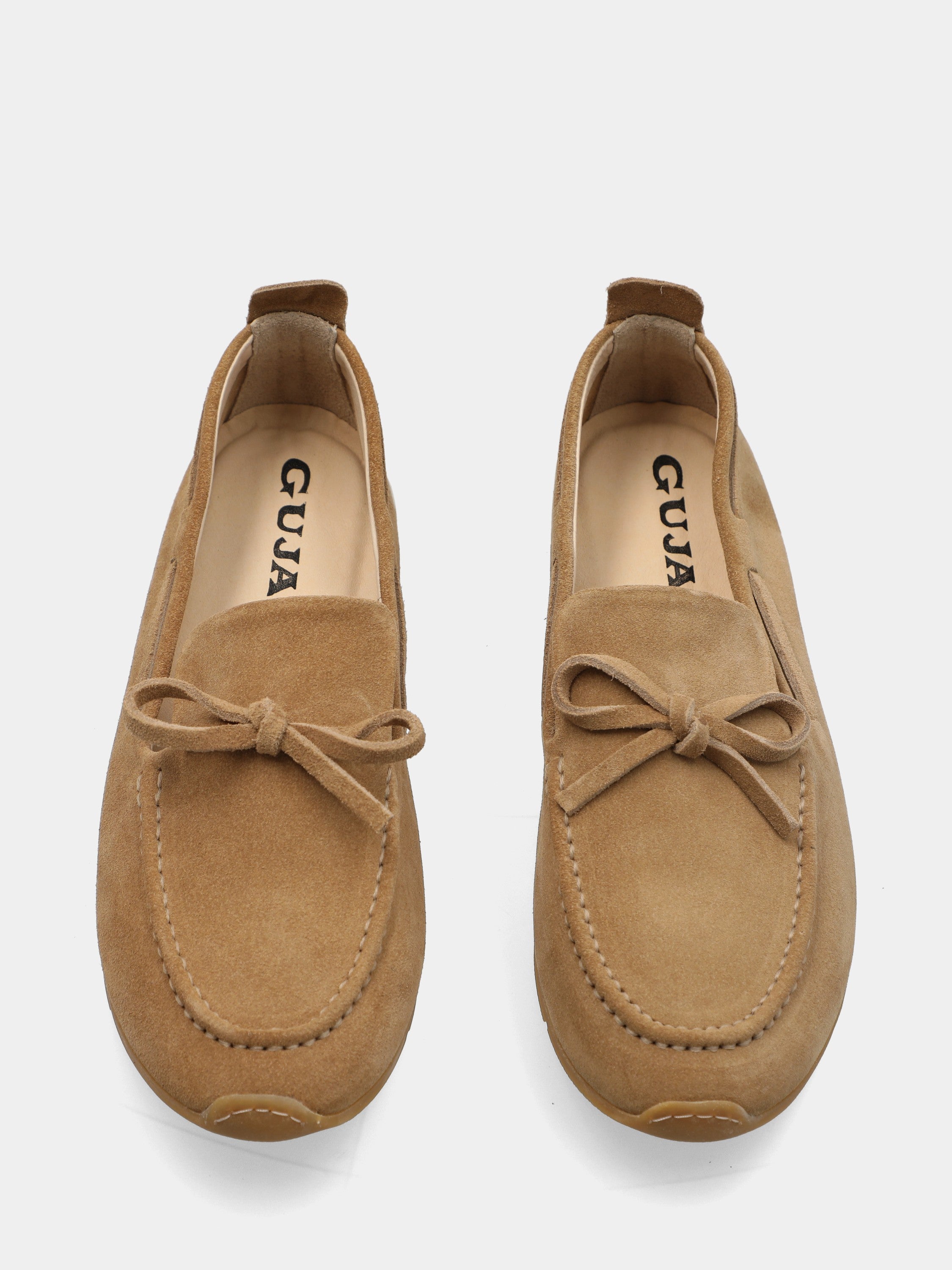 Mocassino in velour beige con laccio sulla vaschetta