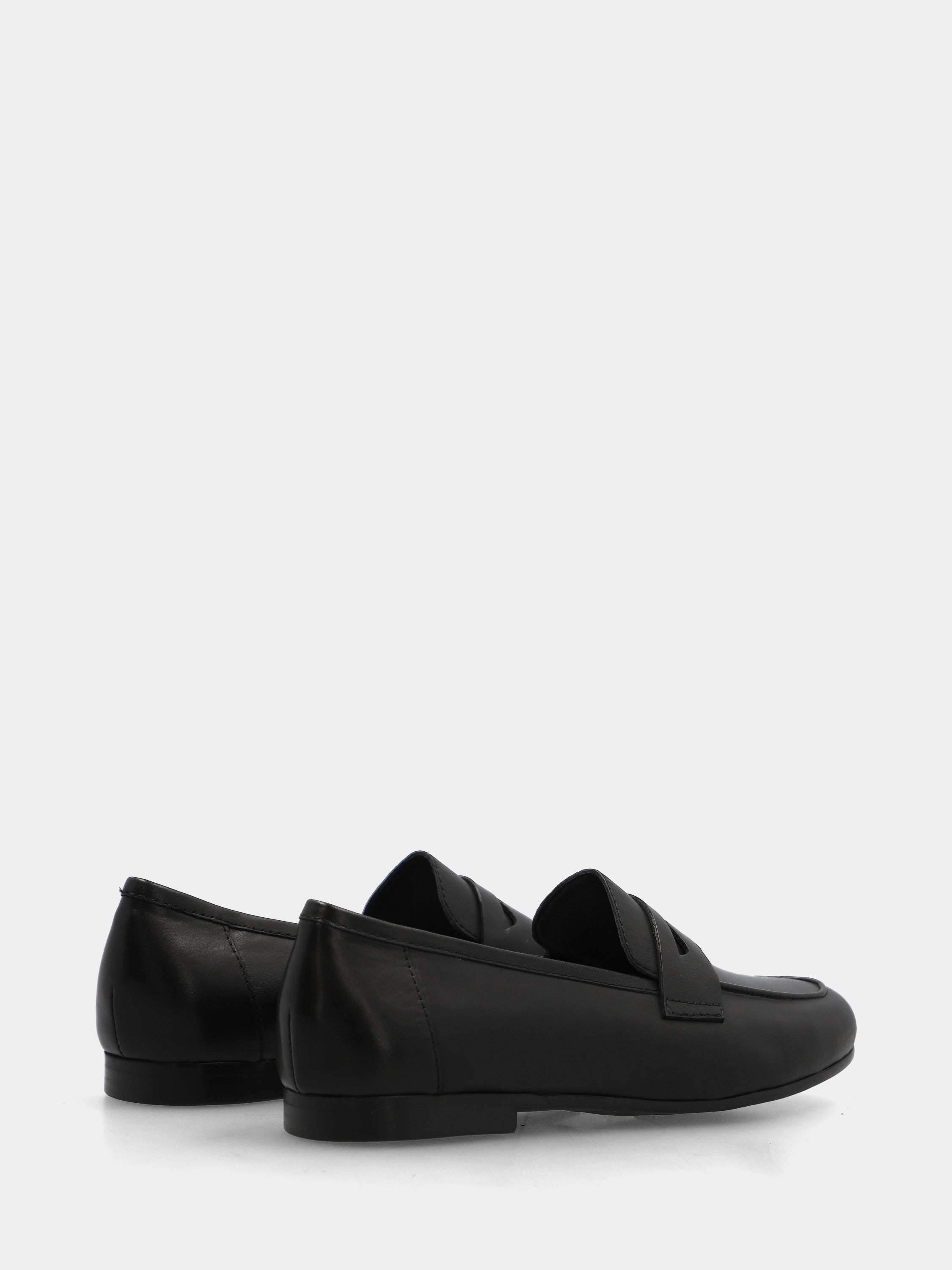 Schwarzer Kalbsleder-Mokassin mit Kastennaht, Rand und Löwenkopf-Detail