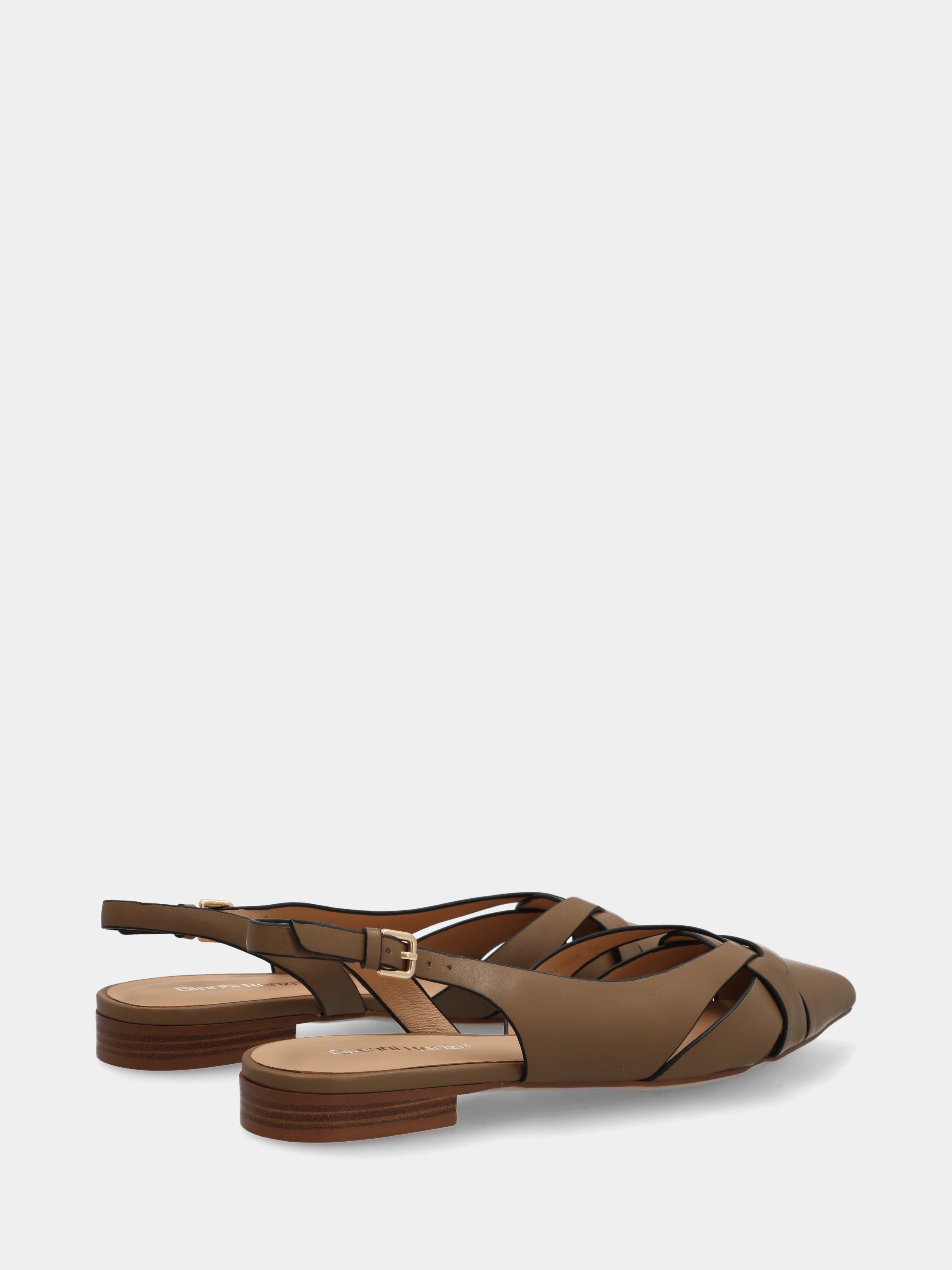 Slingback in vitello grigio con listini incrociati