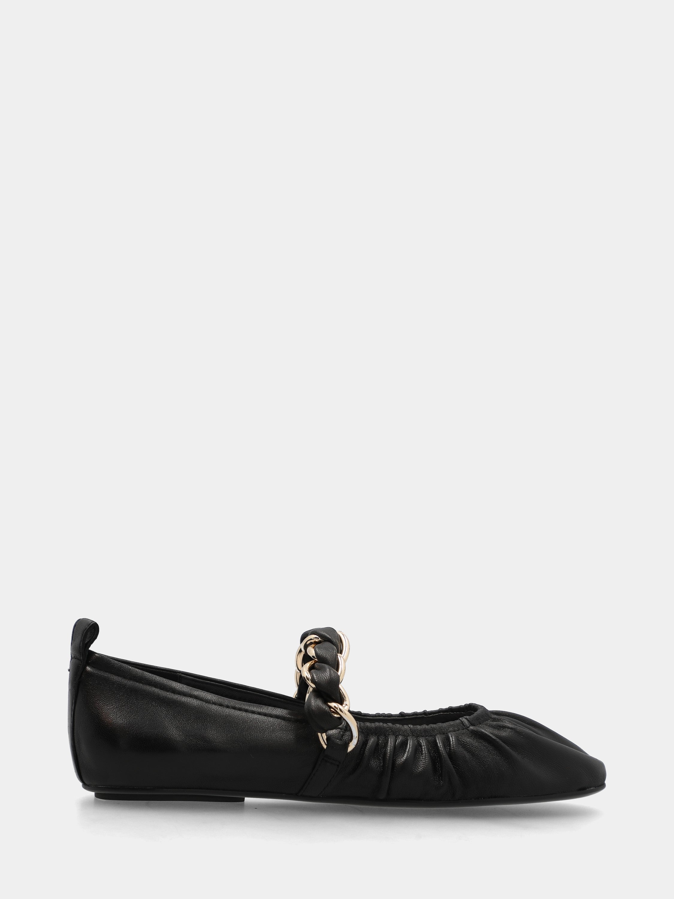 Ballerina in nappa nera con catena sul collo