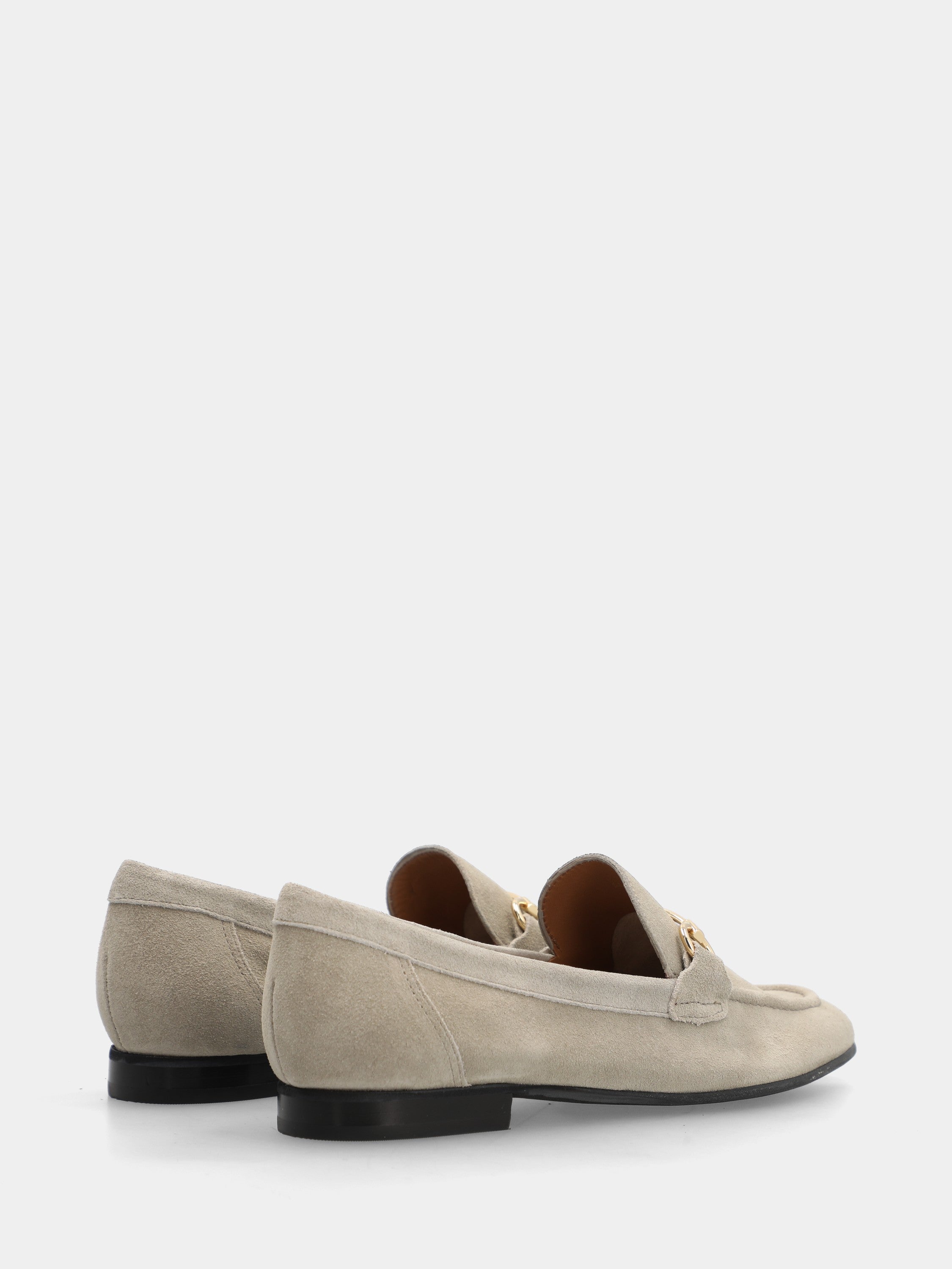 Mocassino in camoscio beige con morsetto metallico