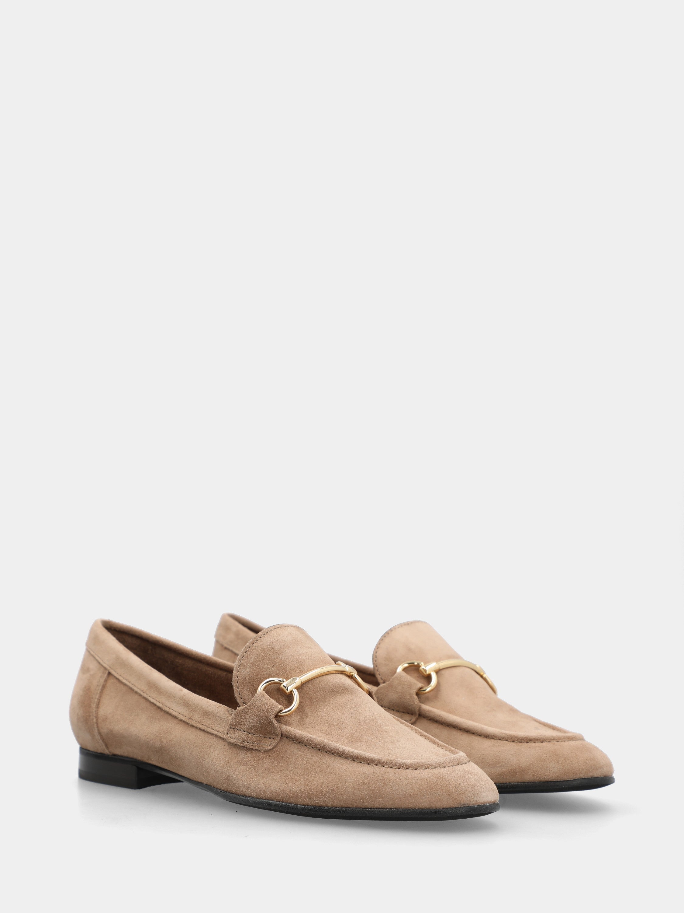 Mocassino in camoscio marrone con morsetto metallico