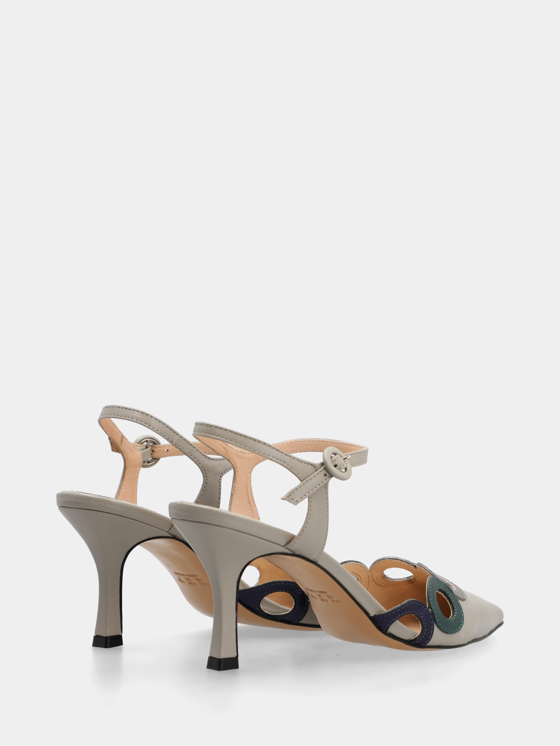 Escarpin slingback en nappa grise avec talon creux en forme de queue