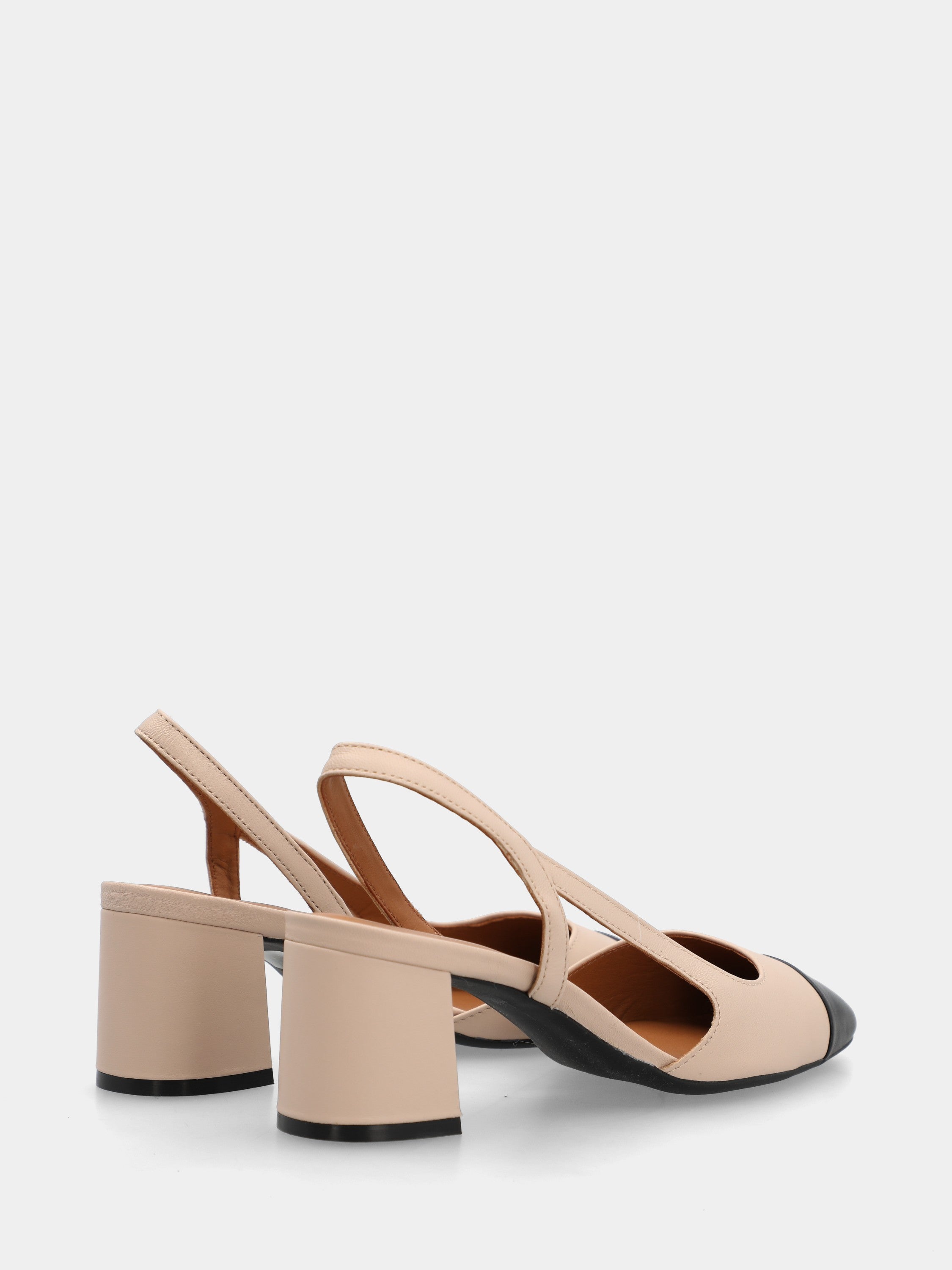 Slingback aus zweifarbigem Nappaleder in Nude und Schwarz mit quadratischer Spitze