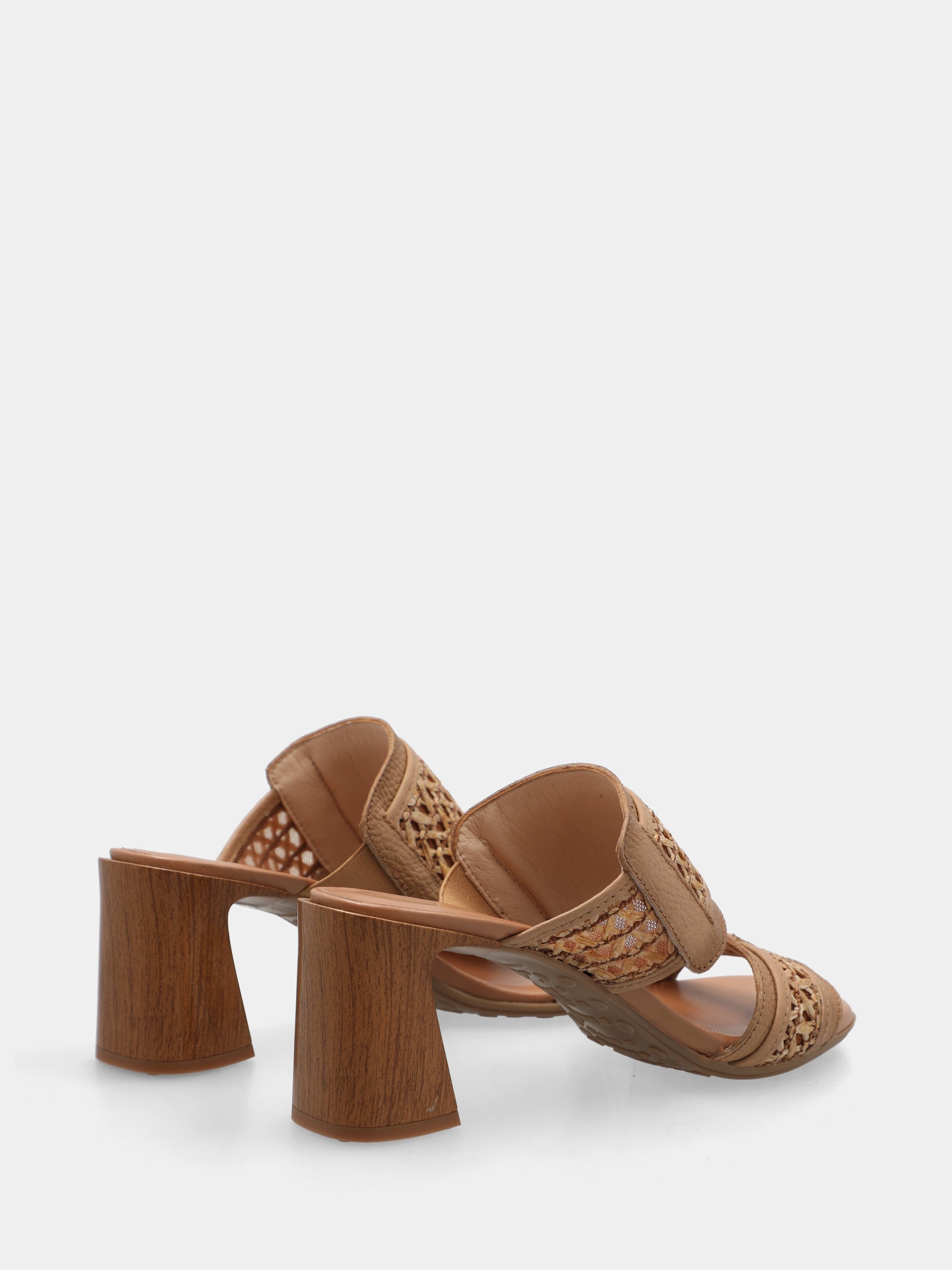 Sandalo in raffia cammello con mignon a ics