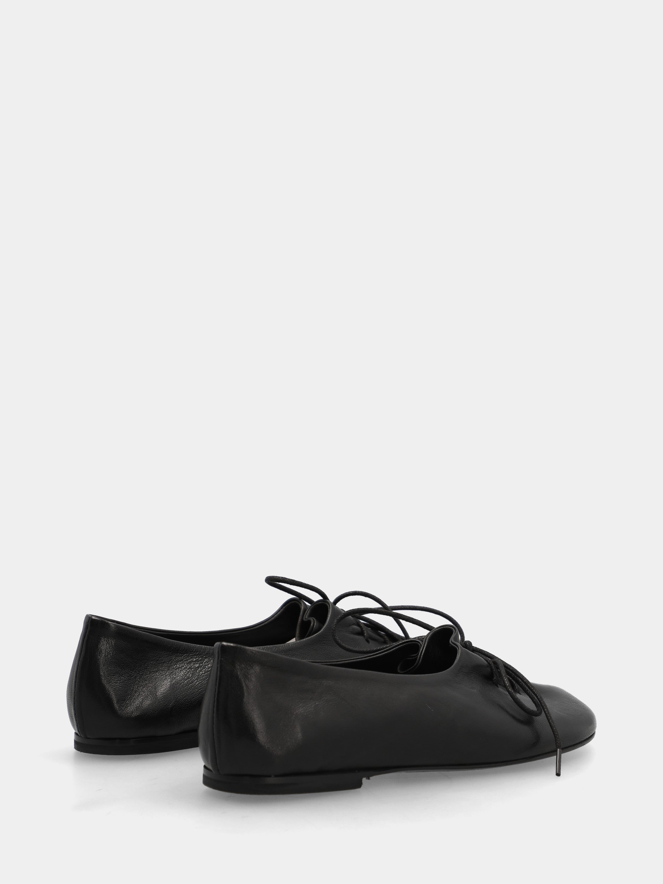 Ballet flat in black nappa leather with lacing and 5mm heel