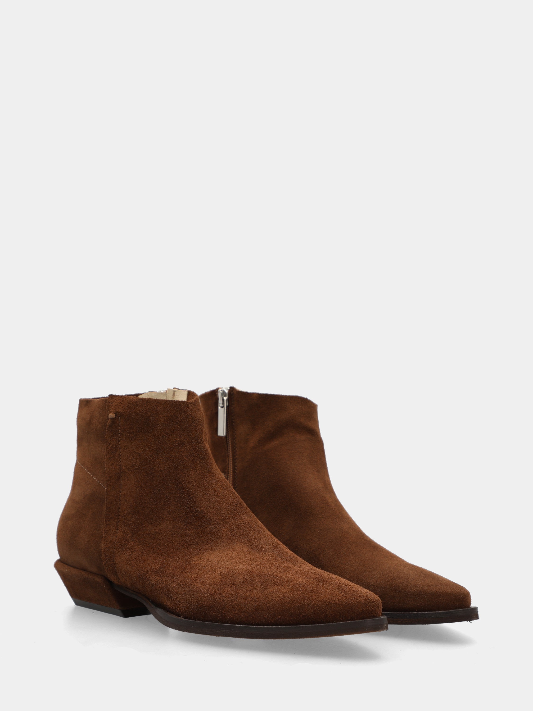 Tronchetto in velour marrone con tacco fasciato in pelle e punta affusolata
