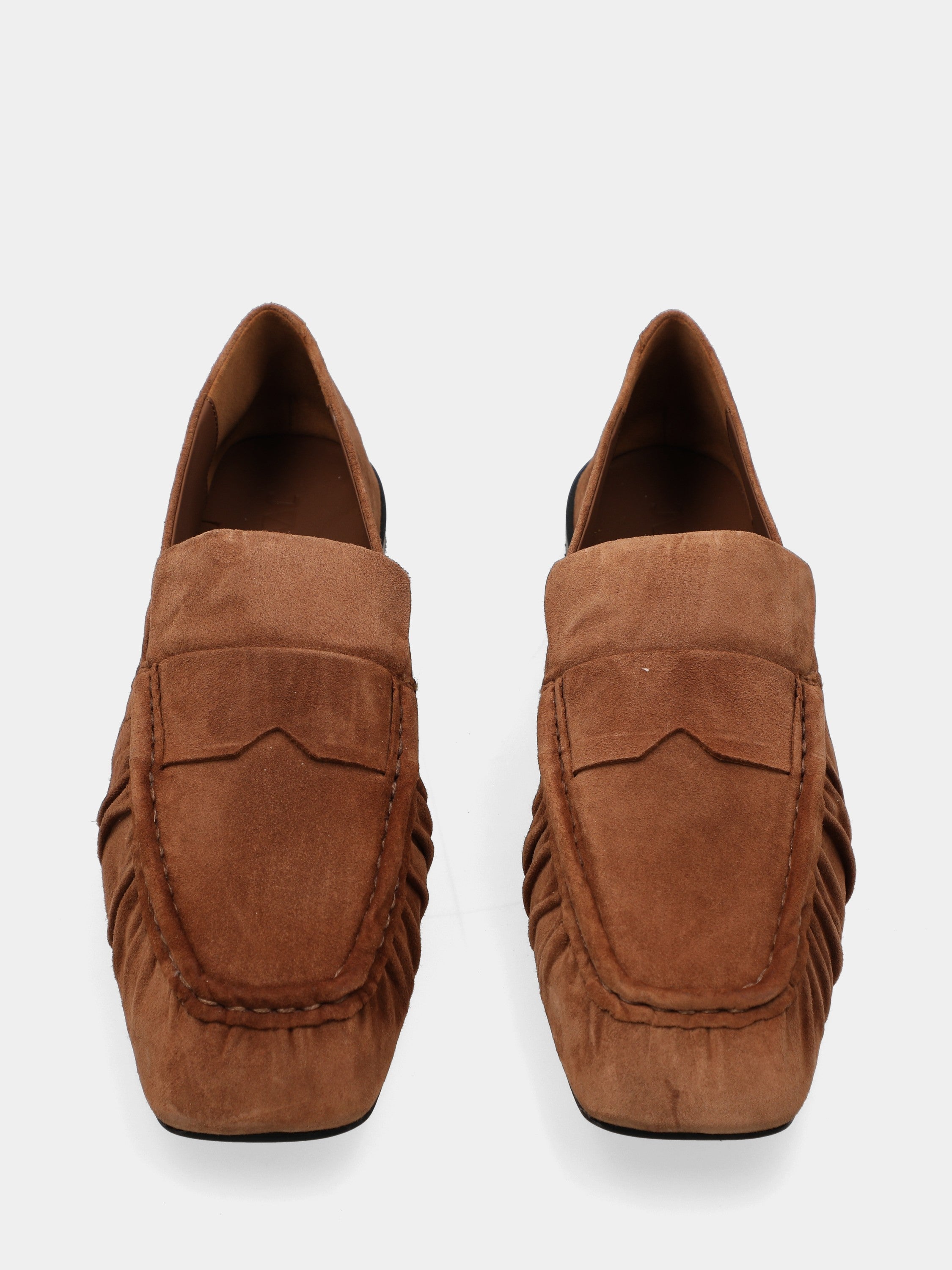 Leather-colored suede moccasin with square toe and ruching