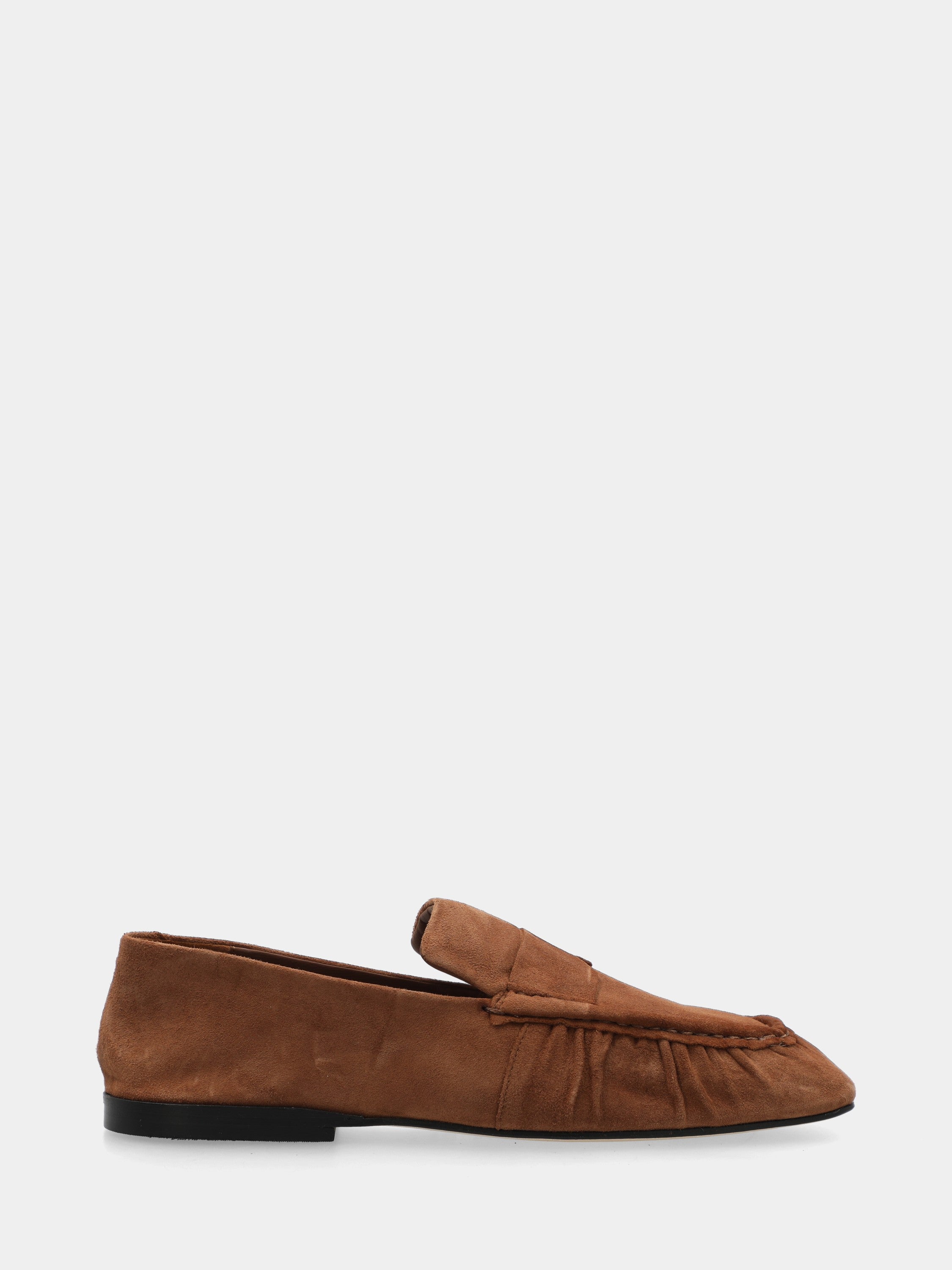 Leather-colored suede moccasin with square toe and ruching