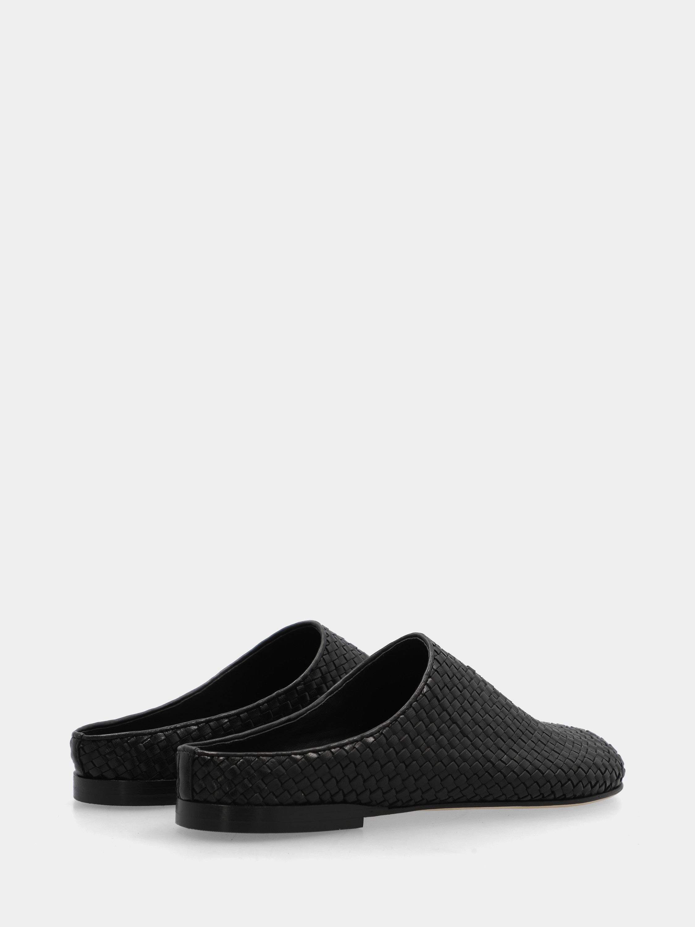 Black woven calf leather clog with rounded toe for foot