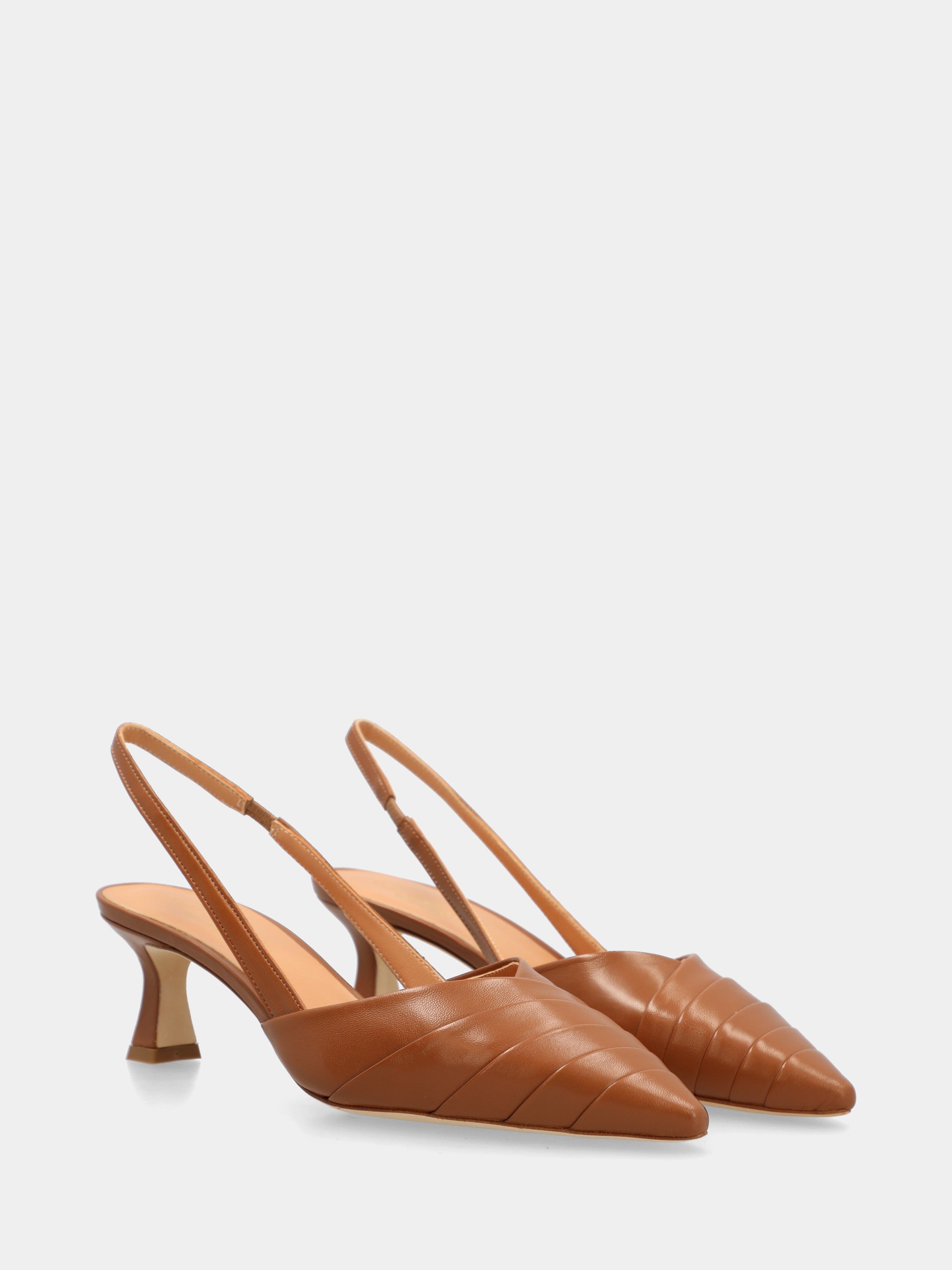 Slingback aus Nappaleder in Cognacfarbe mit Rüschen und Kelchabsatz