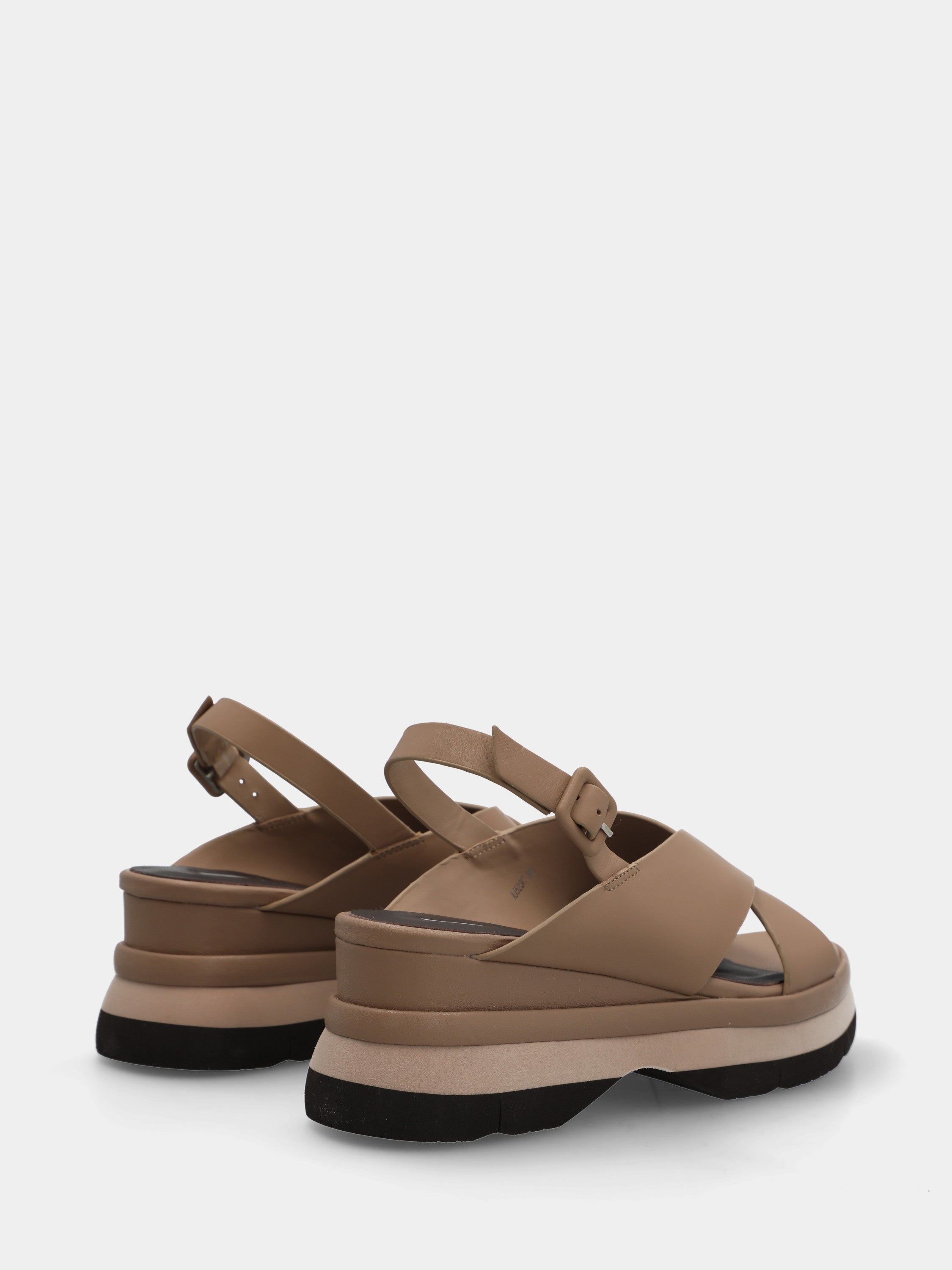 Sandalo in nappa beige con fasce incrociate