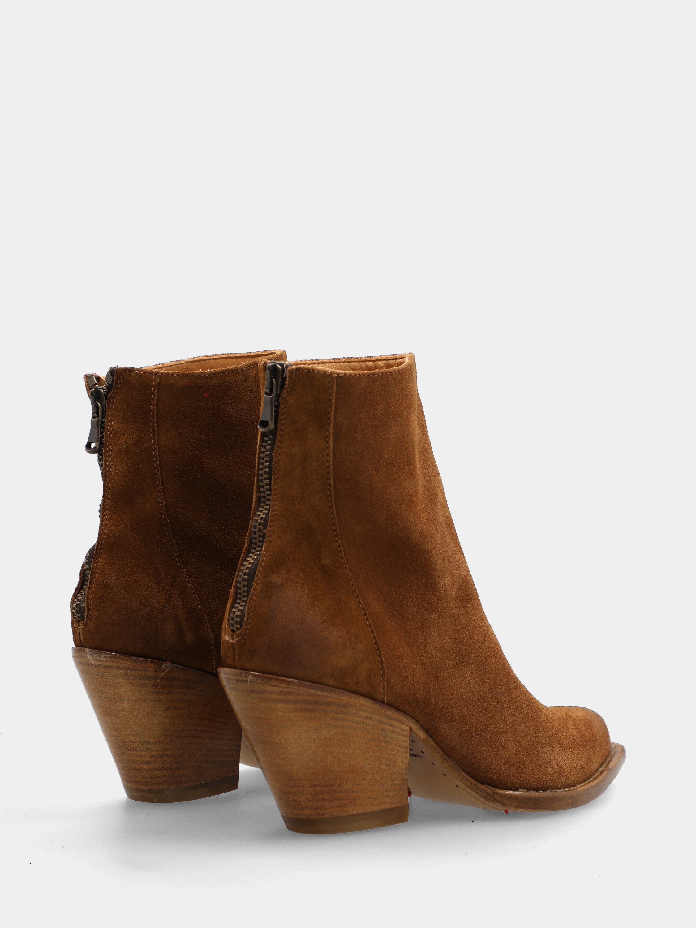 Campero in suede marrone con tacco cubano