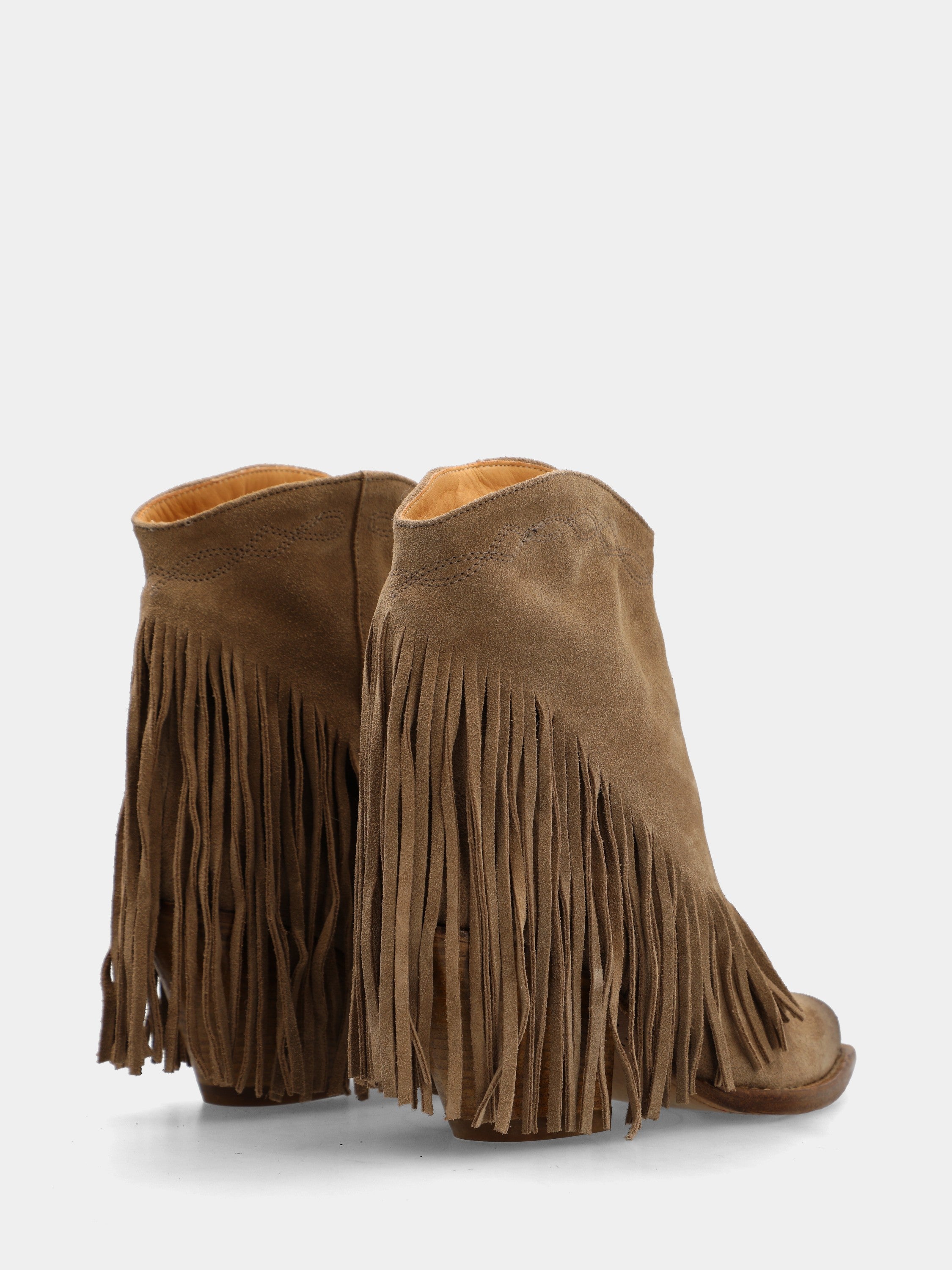 Campero in suede beige con frange sul risvolto
